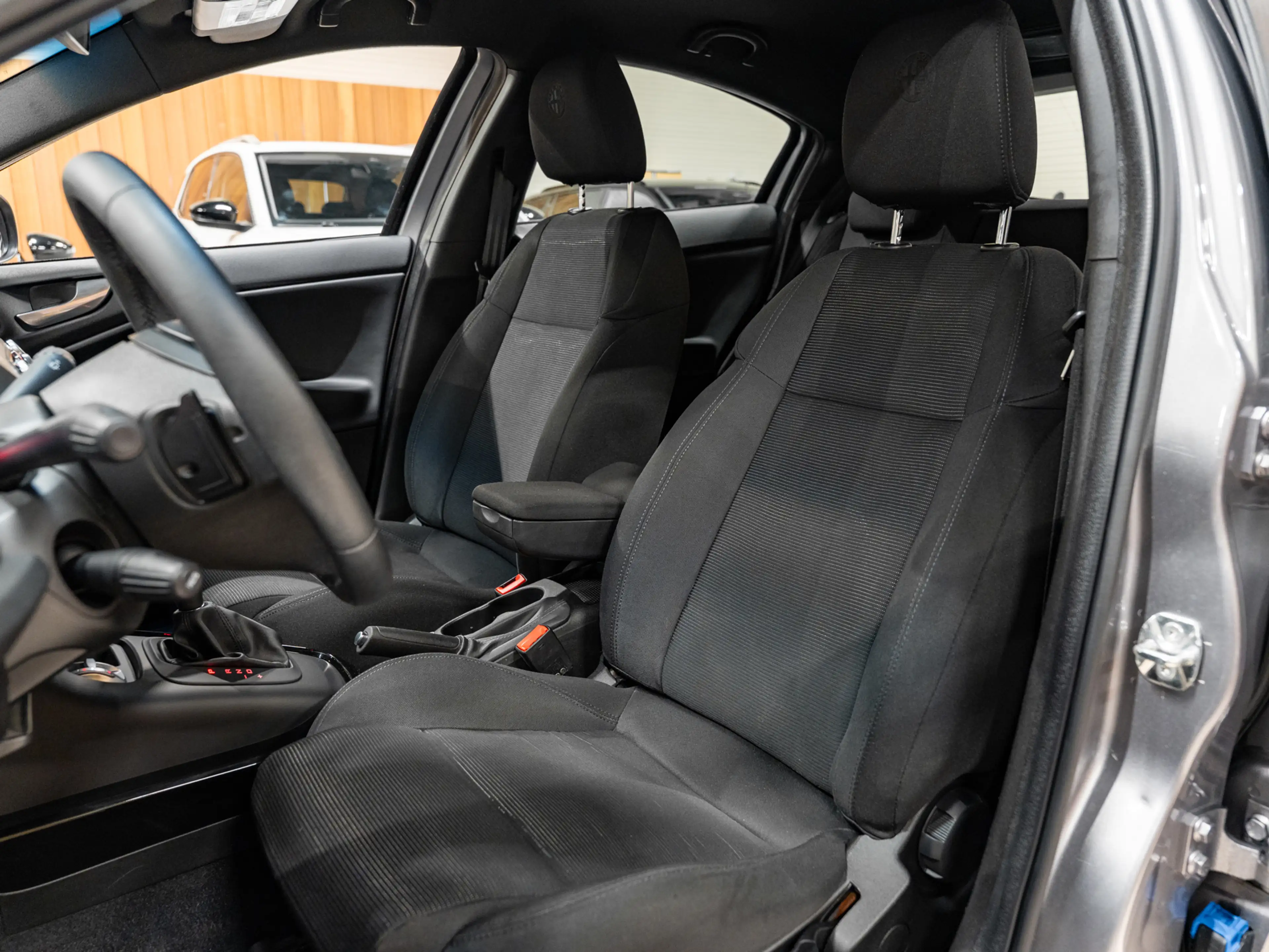 Alfa Romeo Giulietta 1.4 T Aut Business Executive, Led, Clima, Cruise, — photo 6