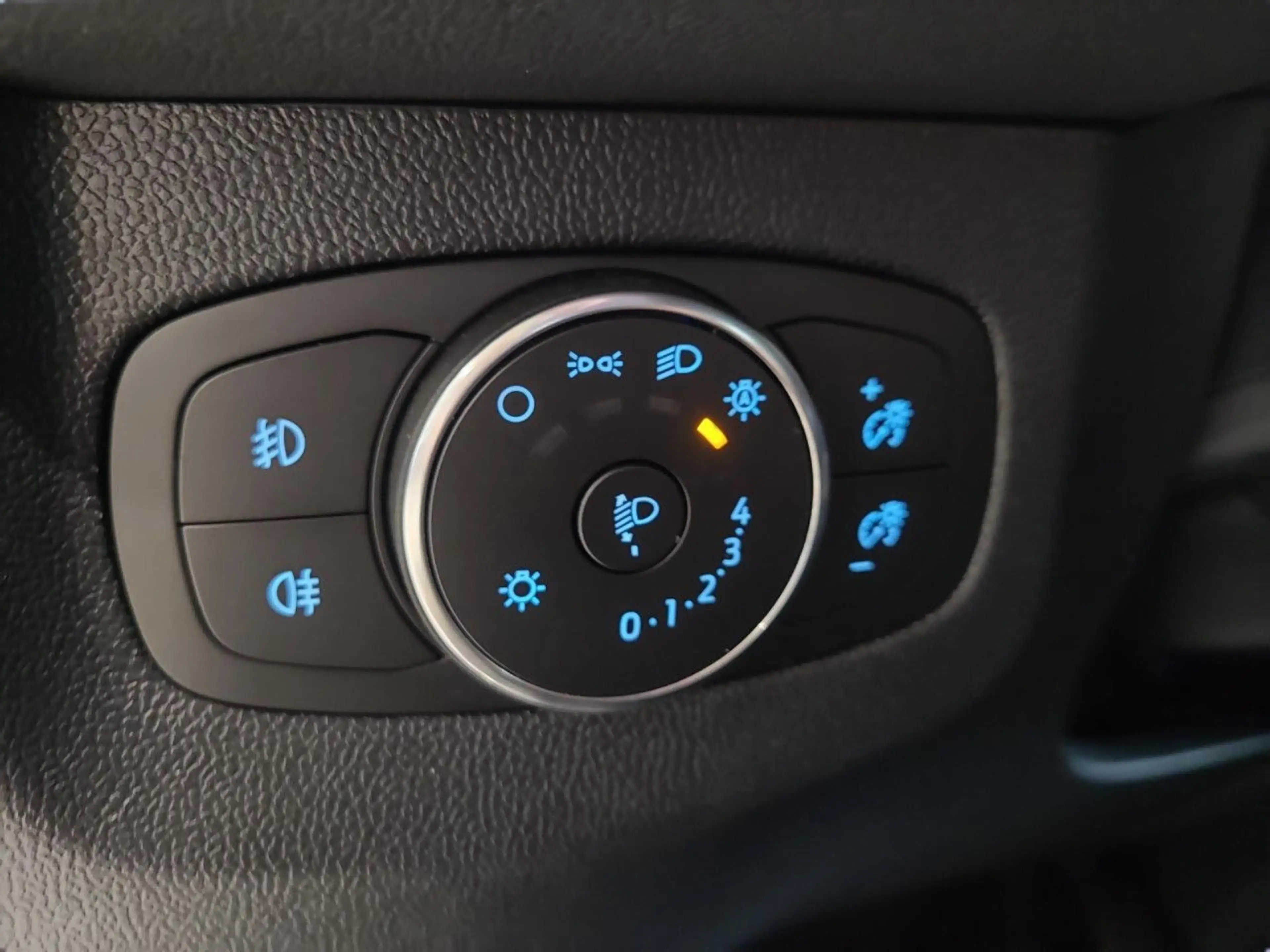 Ford Tourneo Courier Active Bluetooth Navi Klima — photo 10