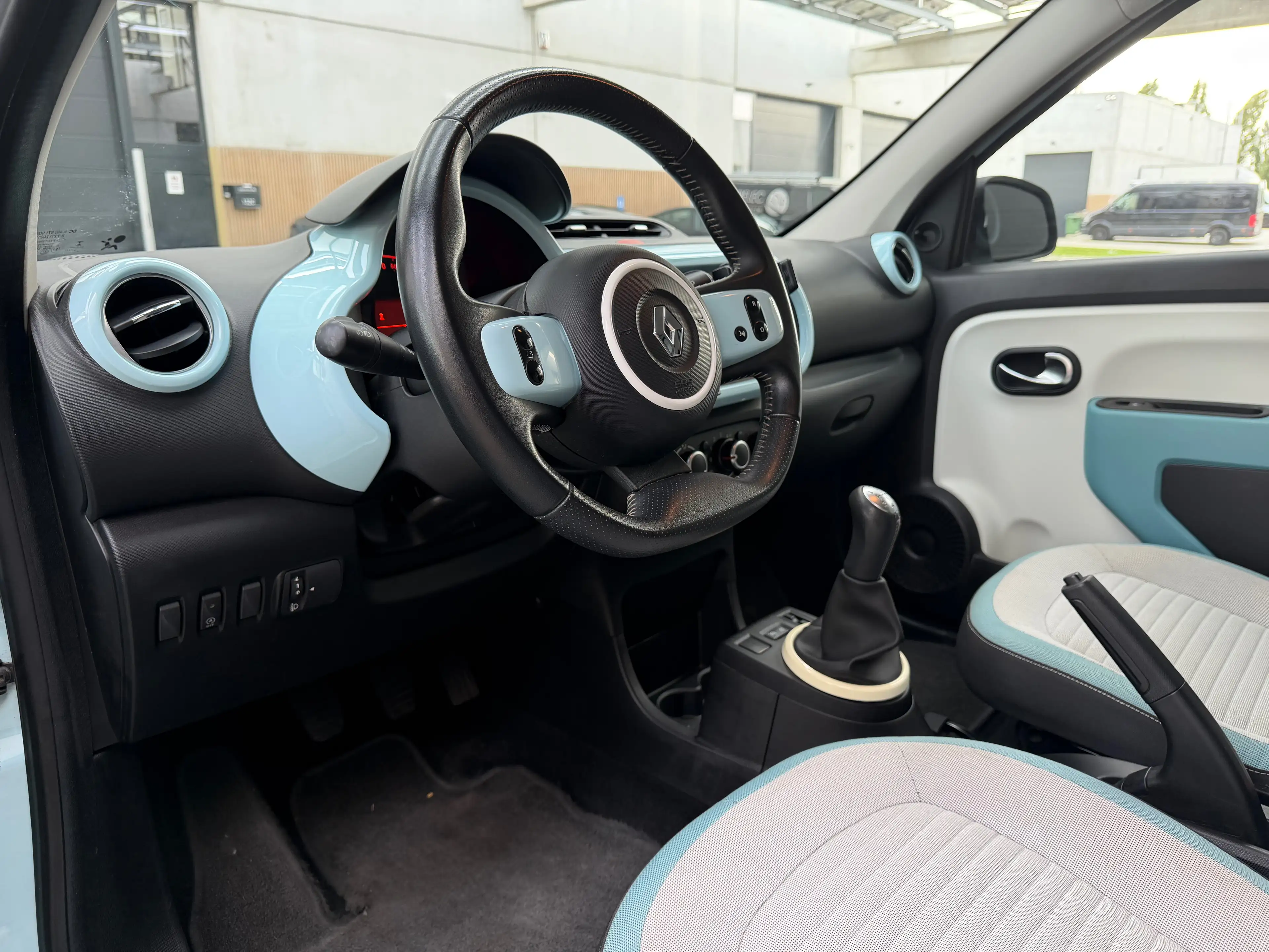 Renault Twingo Twingo 1.0i SCe Intens S — photo 10