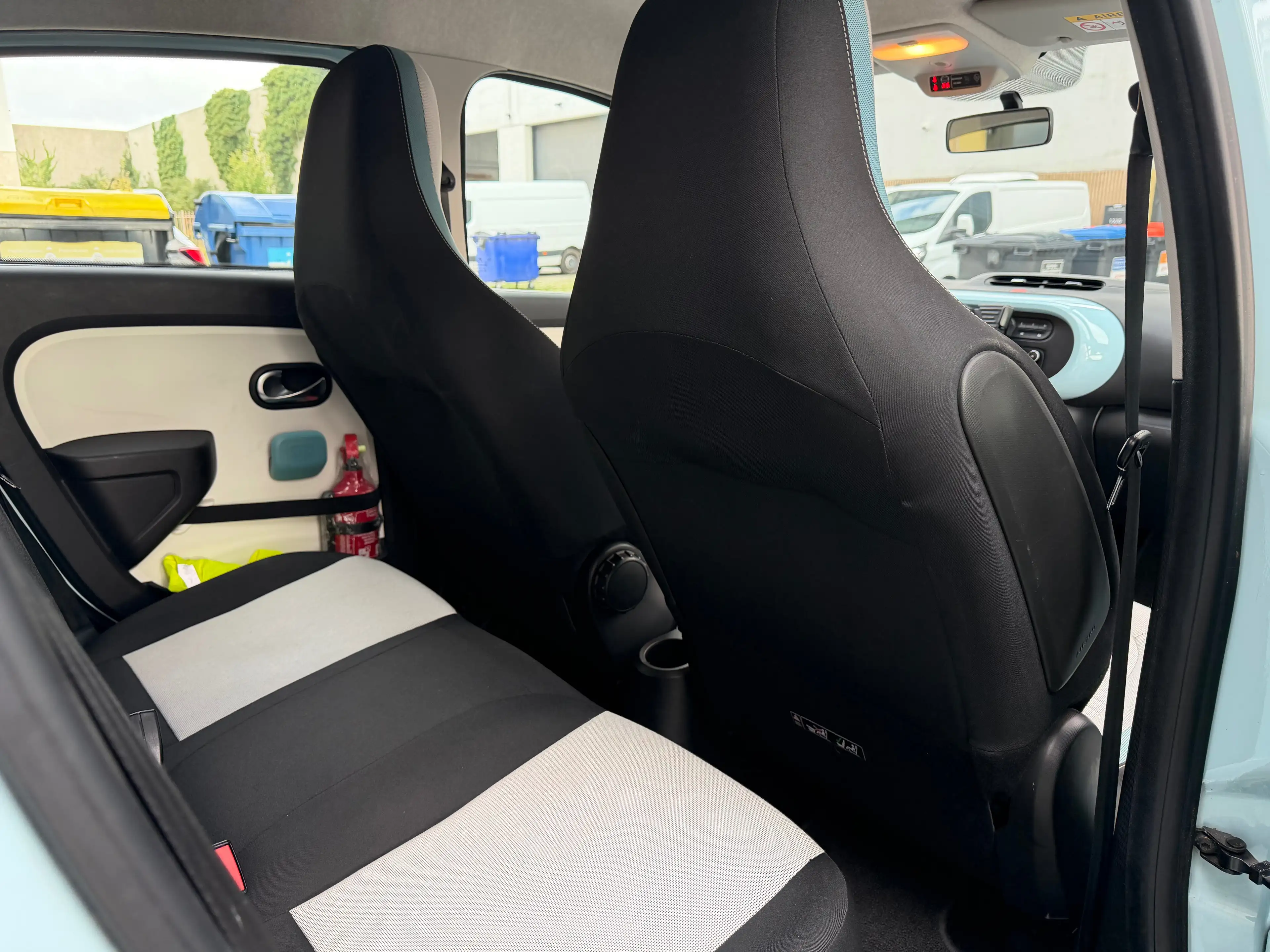 Renault Twingo Twingo 1.0i SCe Intens S — photo 11