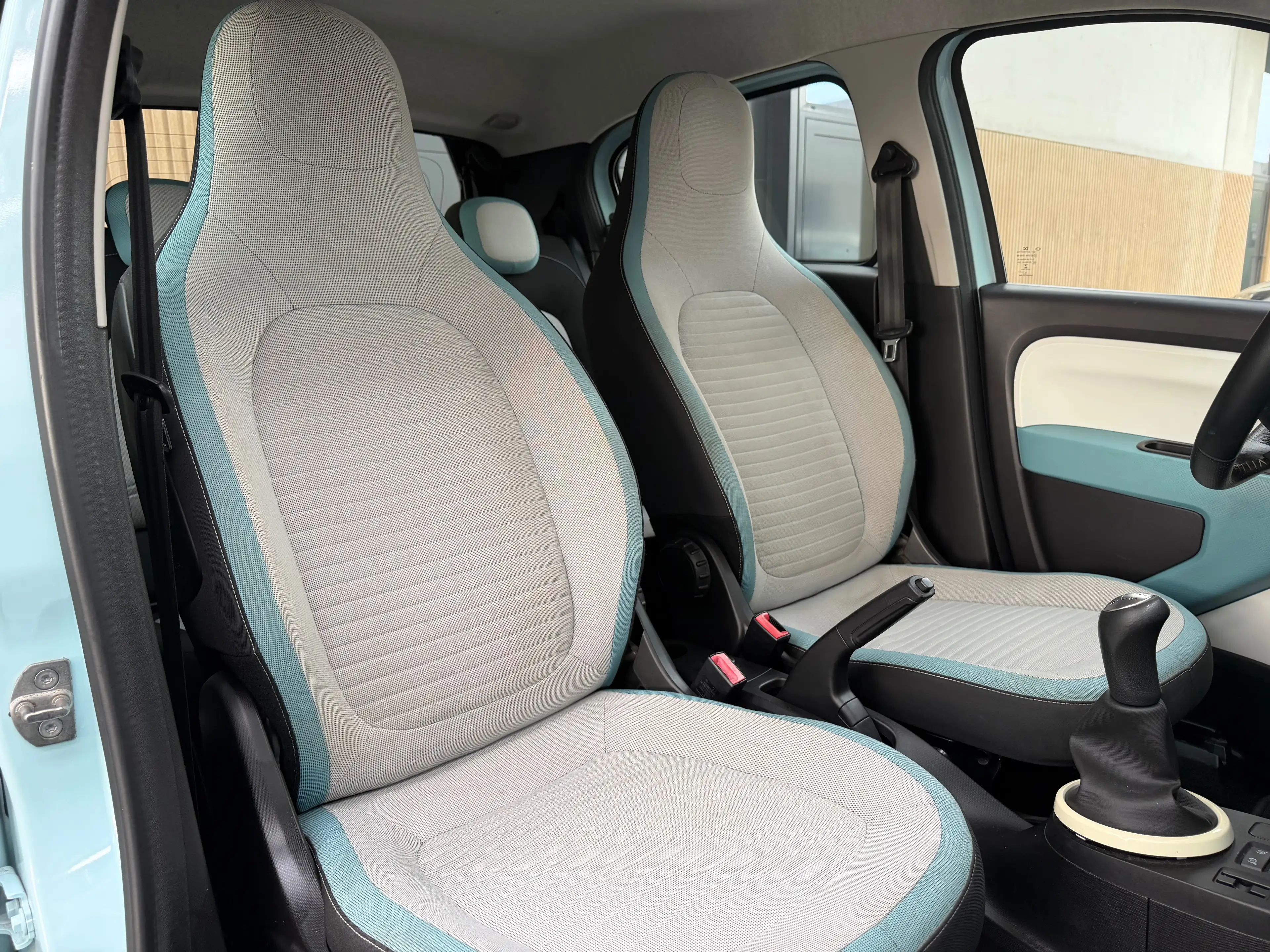 Renault Twingo Twingo 1.0i SCe Intens S — photo 9