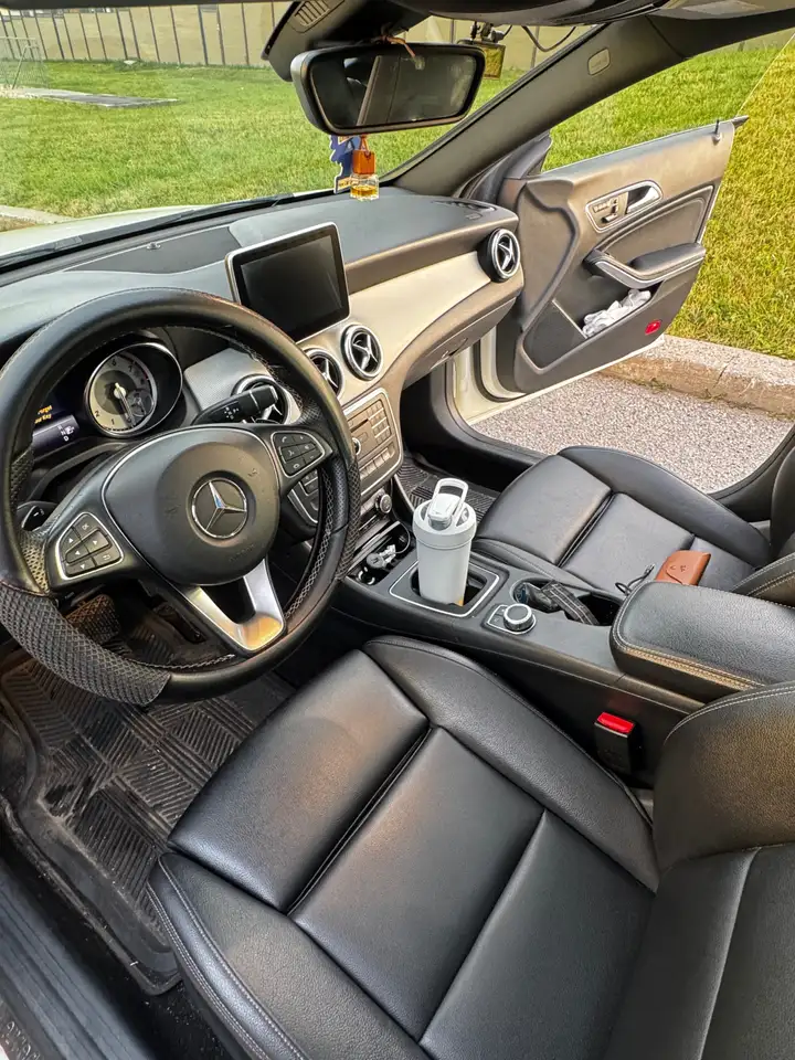 Mercedes-Benz CLA photo Mercedes-Benz CLA