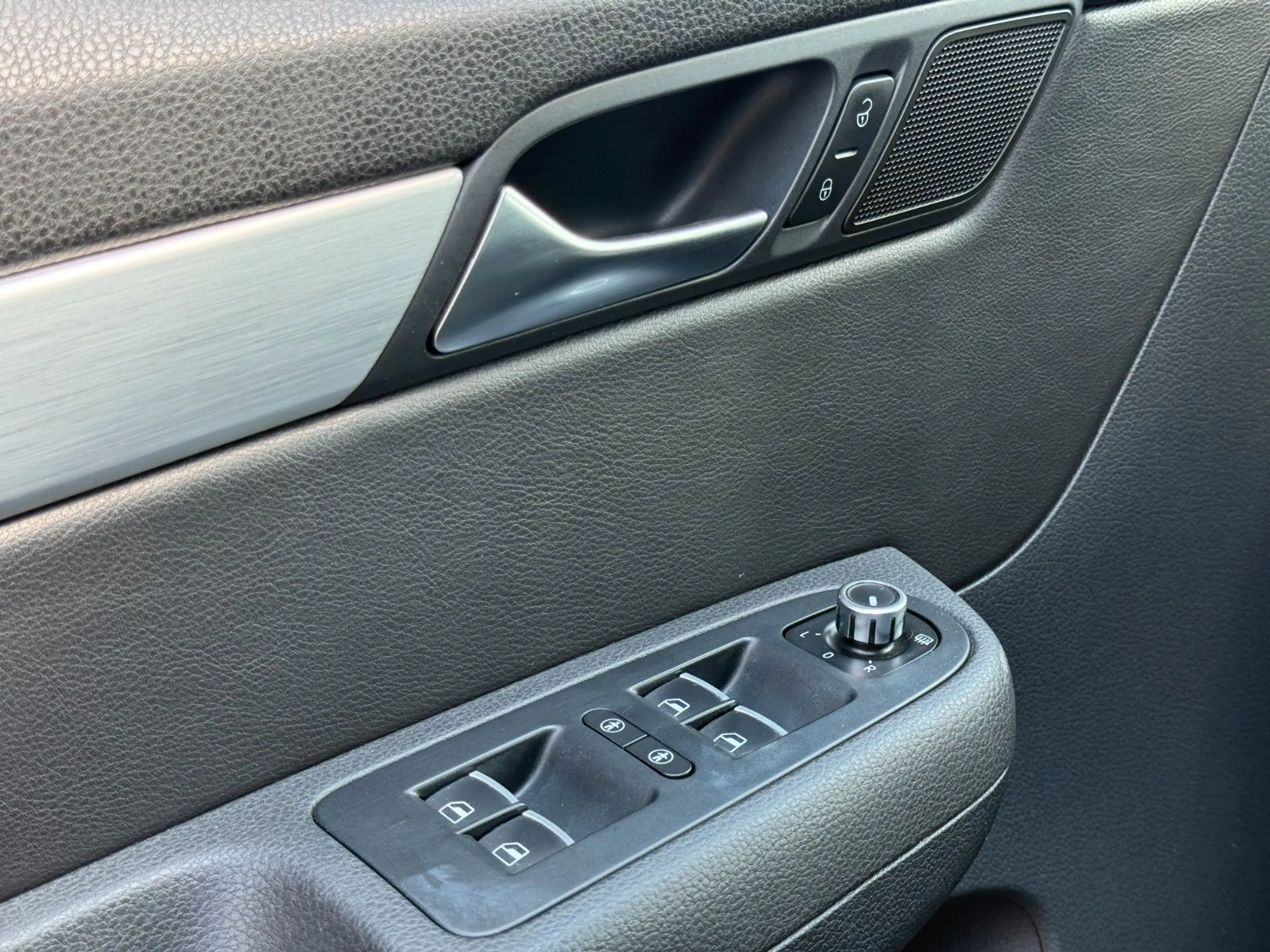 Volkswagen Sharan Highline BMT*DSG*7 SITZER*AHK*PDC*STANDHE — photo 9