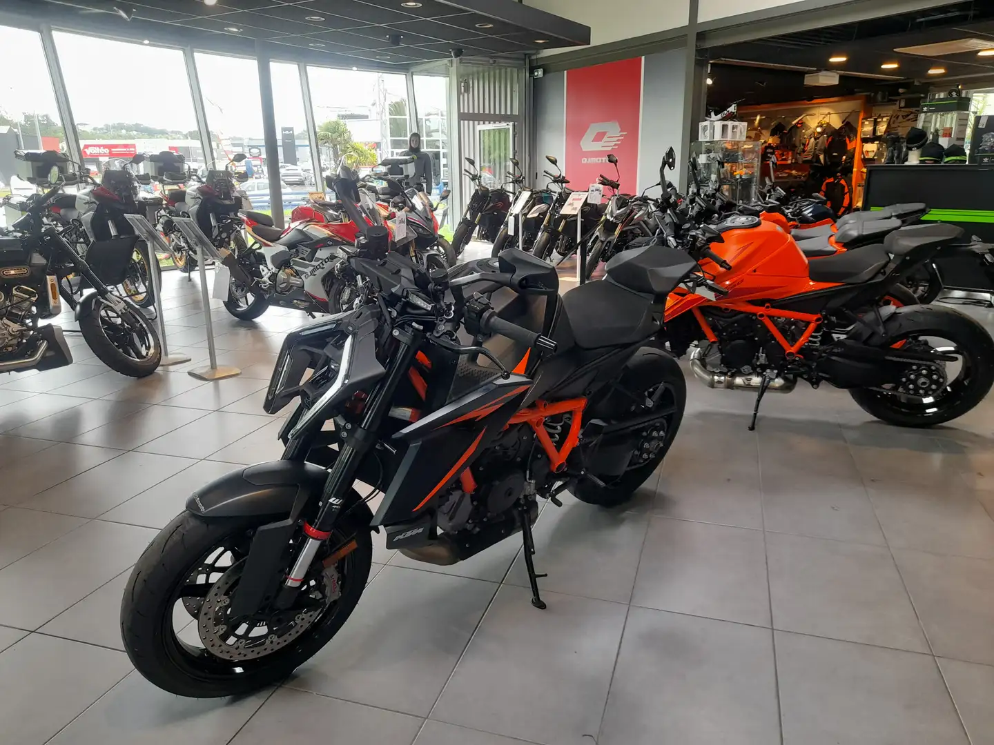 KTM 1390 Super Duke R - 2