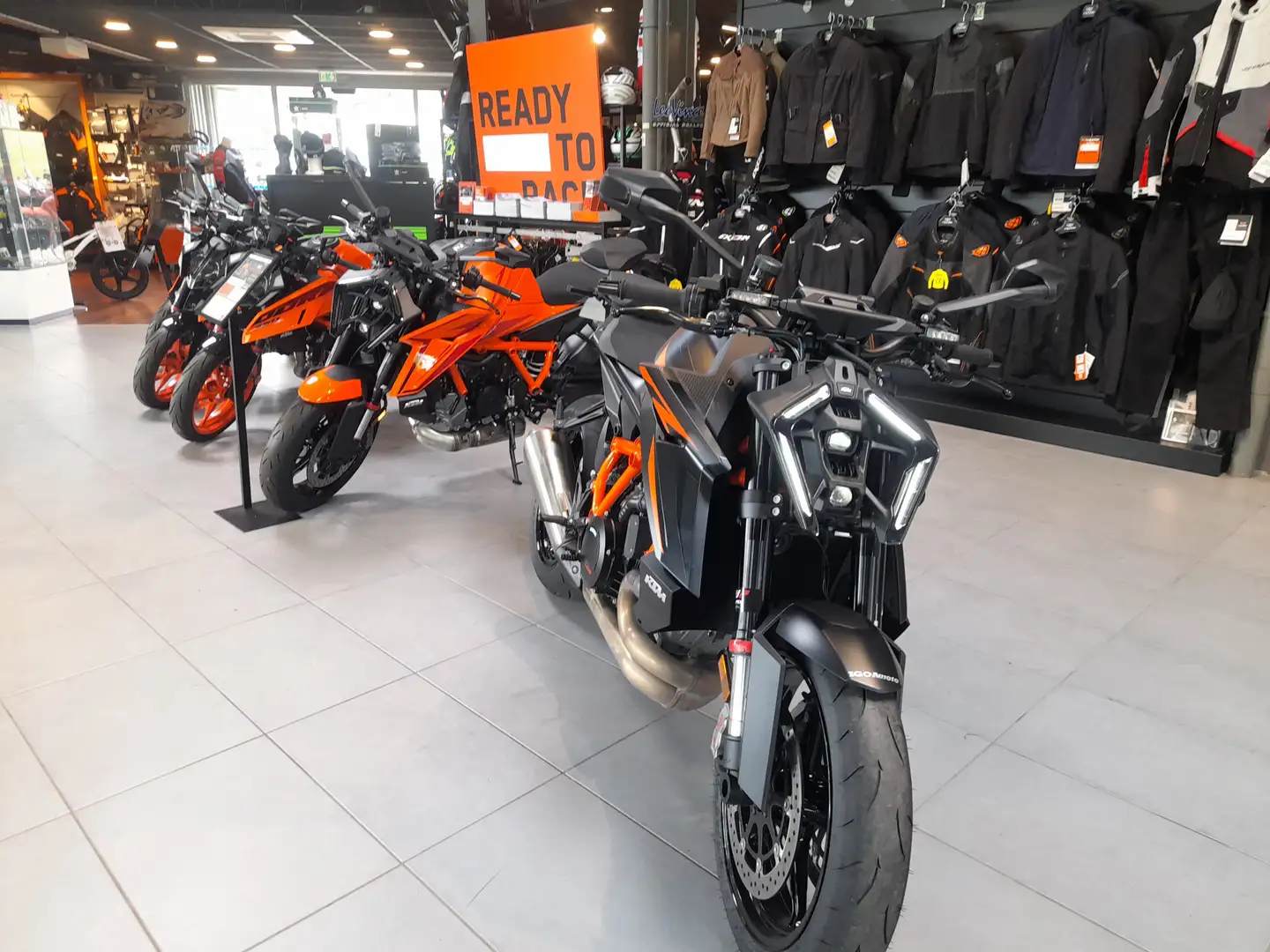 KTM 1390 Super Duke R - 1