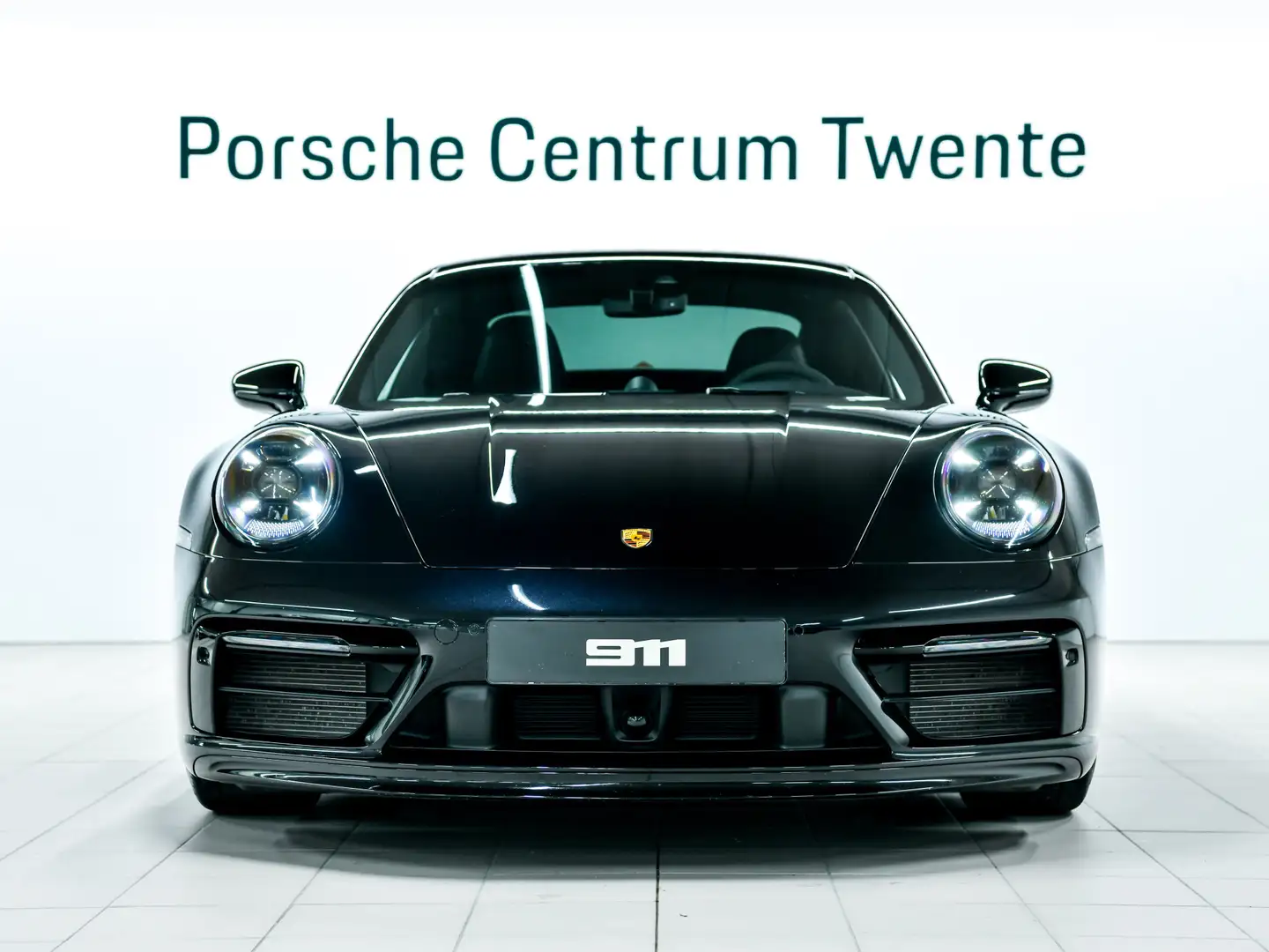 Porsche 992 Carrera 4 GTS Zwart - 2