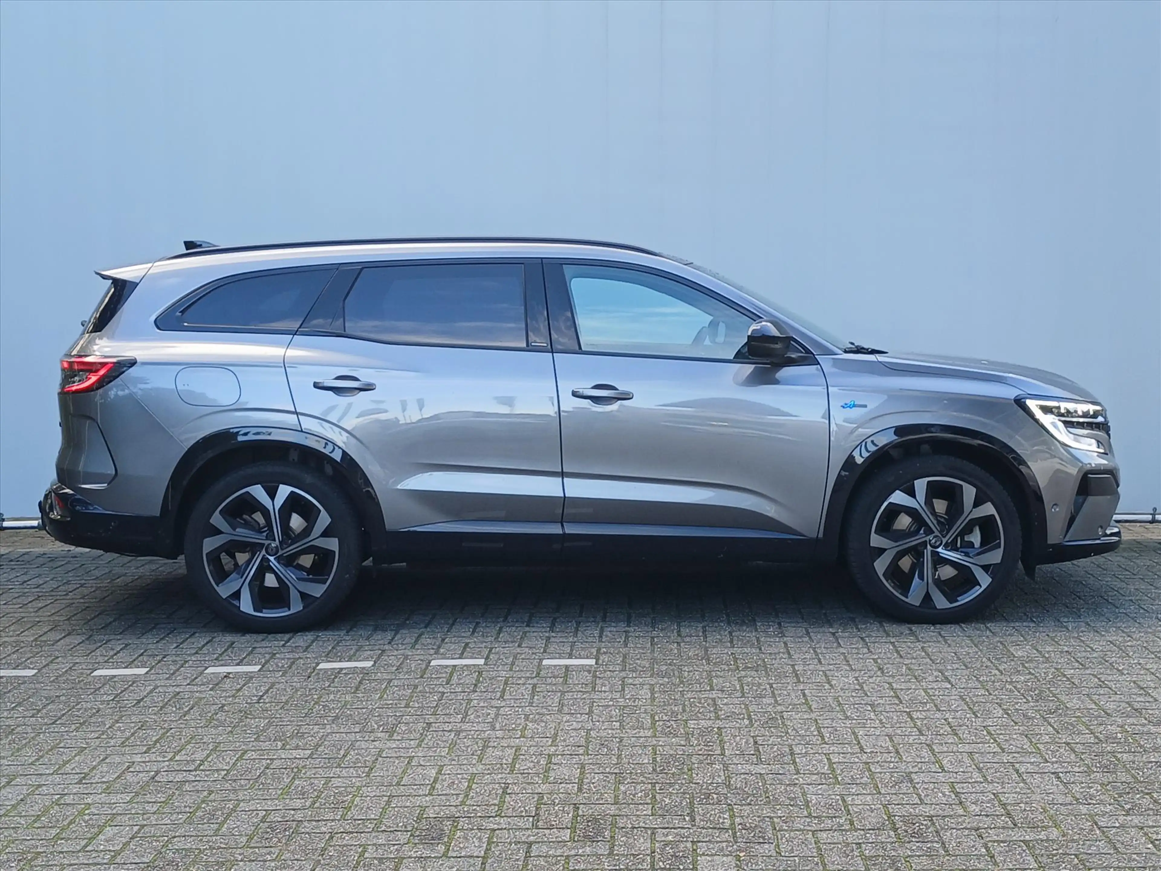 Renault Espace E-Tech Hybrid Esprit Alpine / Navi / Cruise en Cli — photo 4