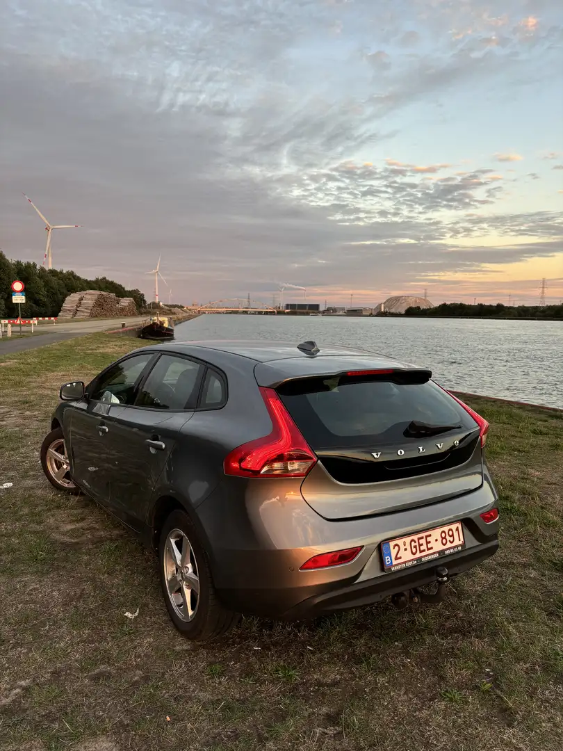 Volvo V40 D2 180 PK Grijs - 2