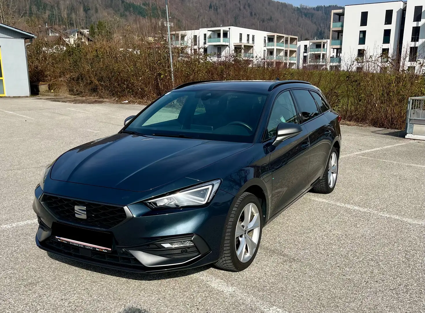 SEAT Leon e-Hybrid Sportstourer Grau - 1