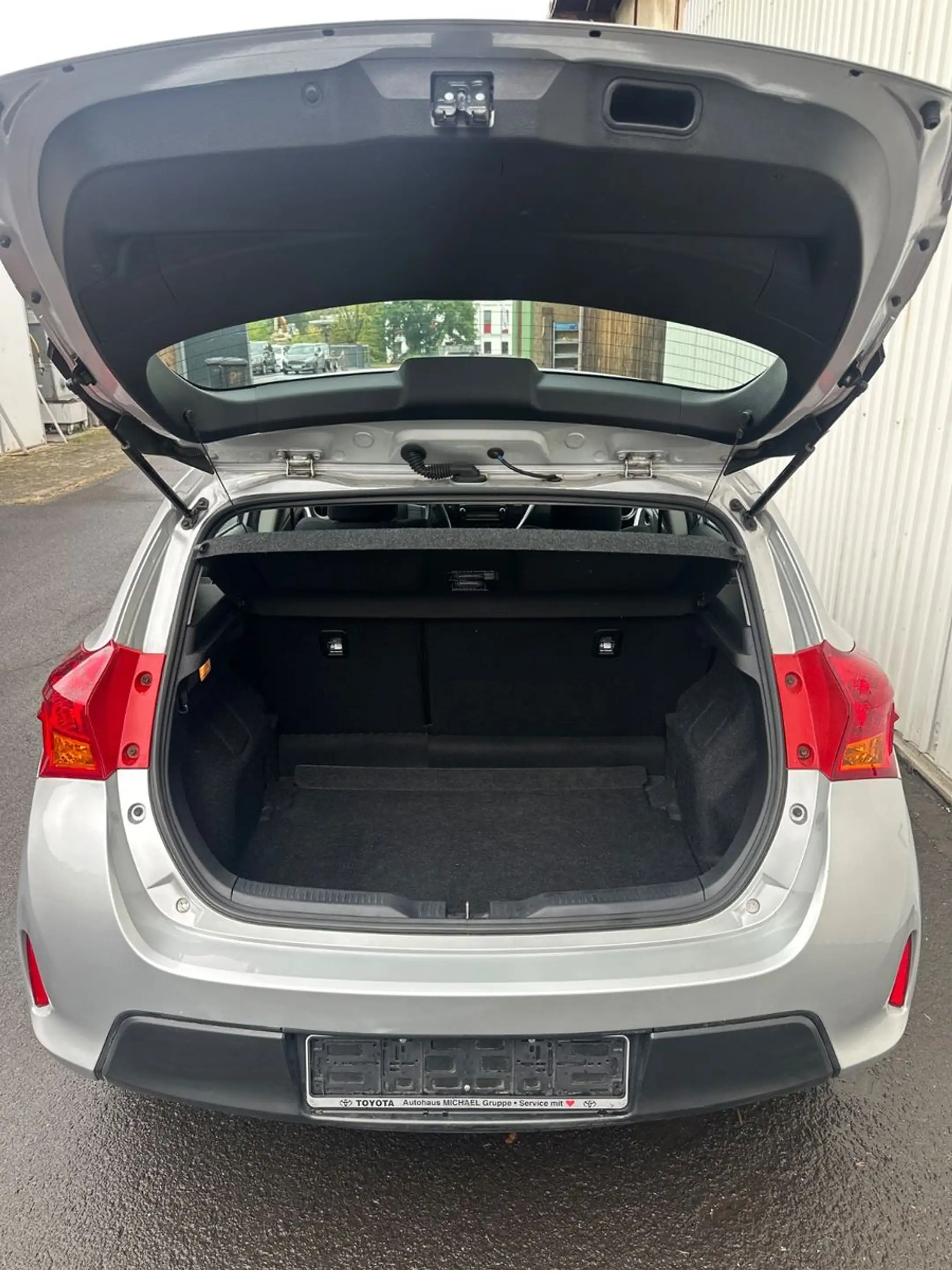 Toyota Auris 1.33-VVT-i 1 Besitzer — photo 5