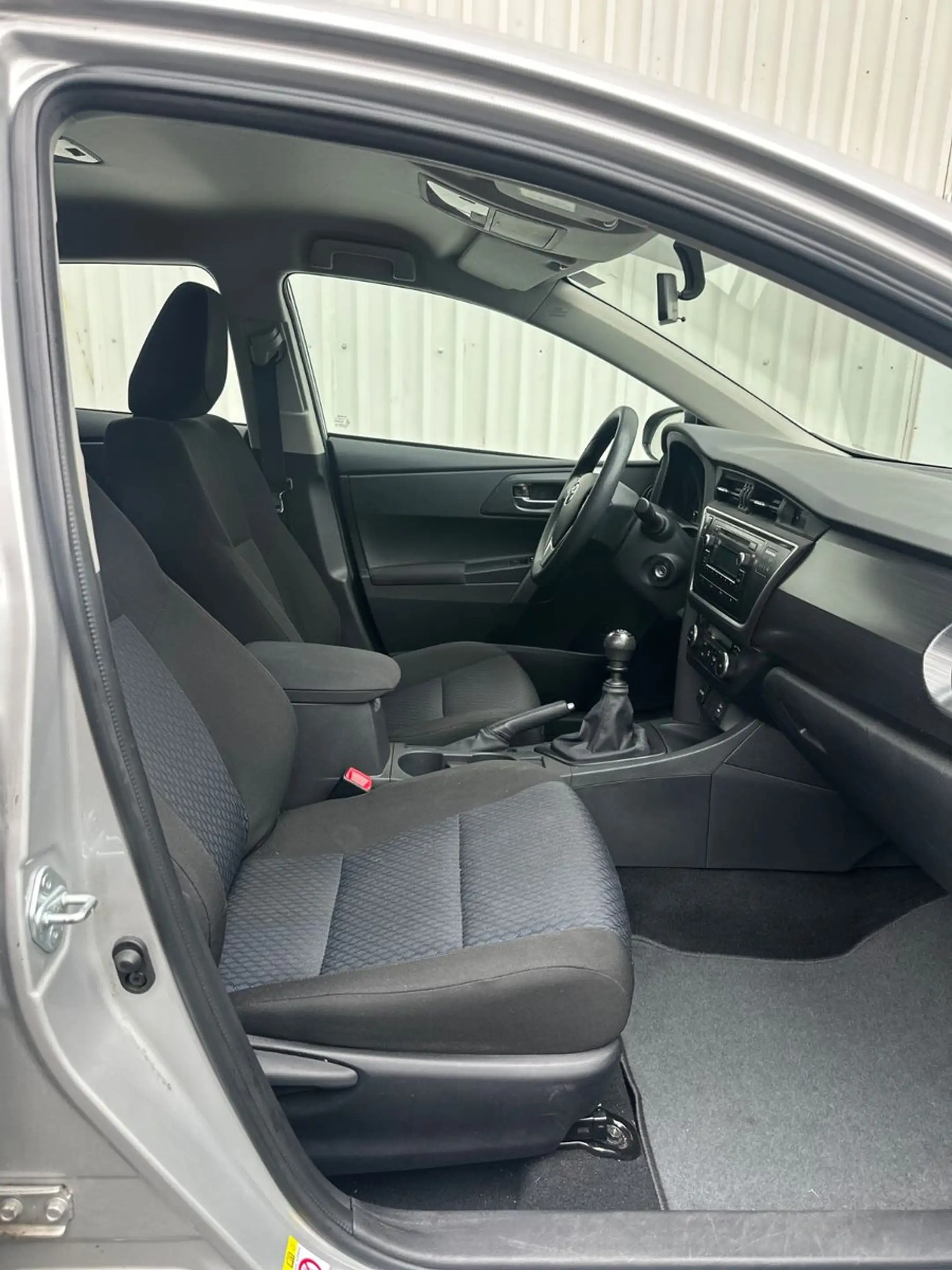 Toyota Auris 1.33-VVT-i 1 Besitzer — photo 12