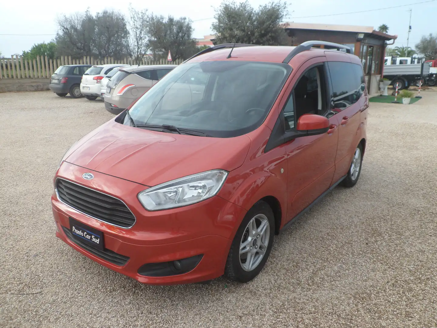 Ford Courier 5 posti autovettura Arancione - 1