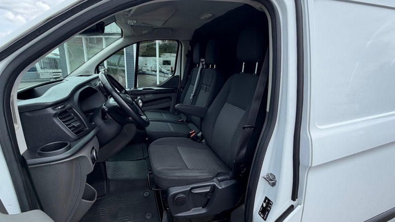 Ford Transit Custom 2.0 TDCI 96KW 131PK AUTOMAAT EURO 6 AIRCO/ CRUISE — photo 17