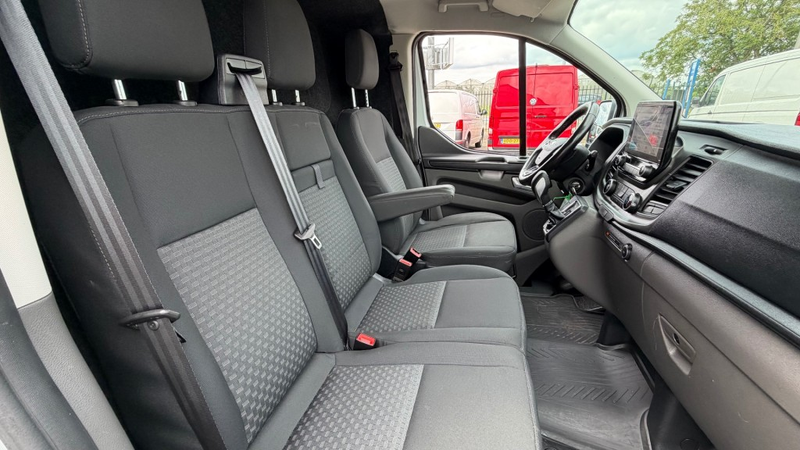 Ford Transit Custom 2.0 TDCI 96KW 131PK AUTOMAAT EURO 6 AIRCO/ CRUISE — photo 6