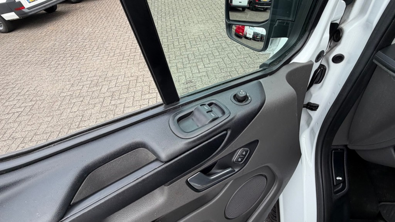Ford Transit Custom 2.0 TDCI 96KW 131PK AUTOMAAT EURO 6 AIRCO/ CRUISE — photo 18