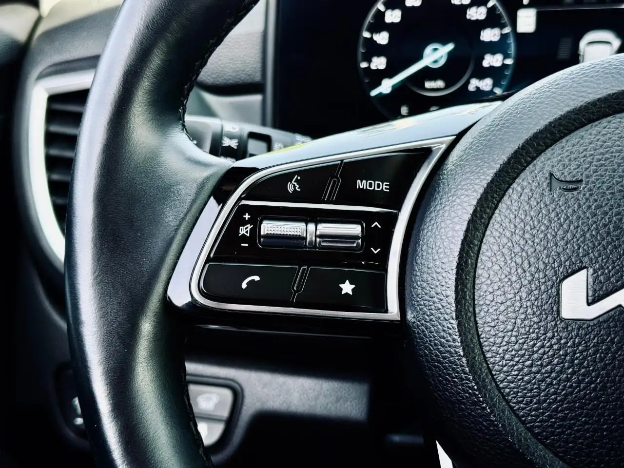 Kia Seltos снимка Kia Seltos