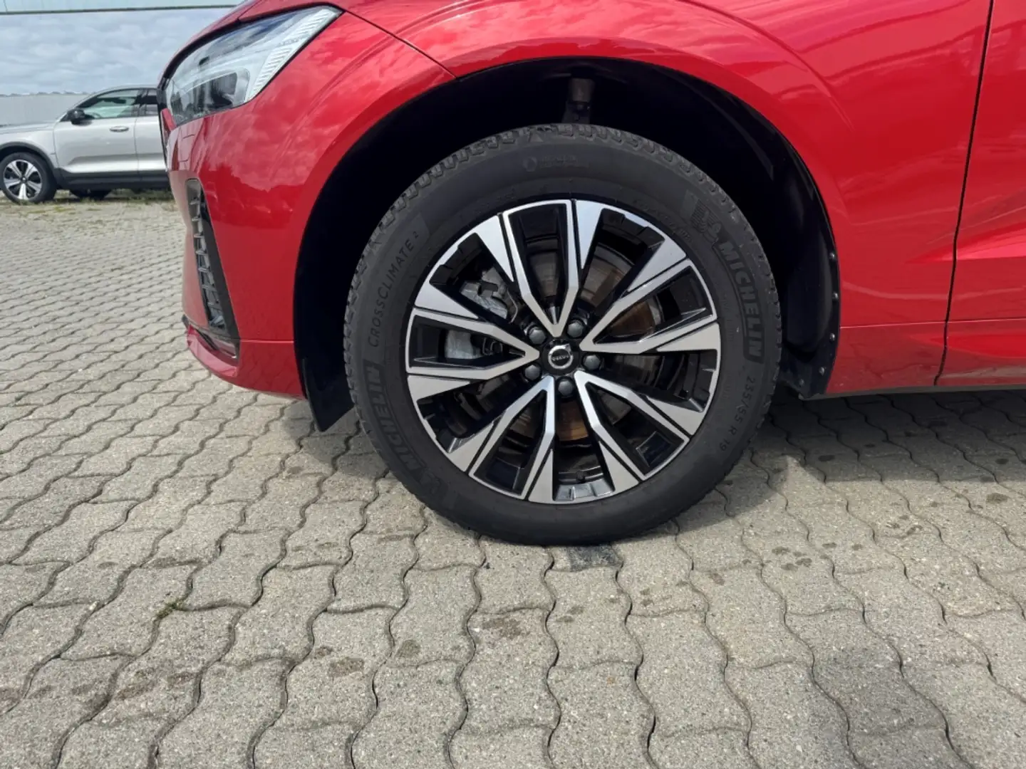 Volvo XC60 Plus Dark AWD B4 Diesel EU6d StandHZG AHK Digitale Rouge - 2
