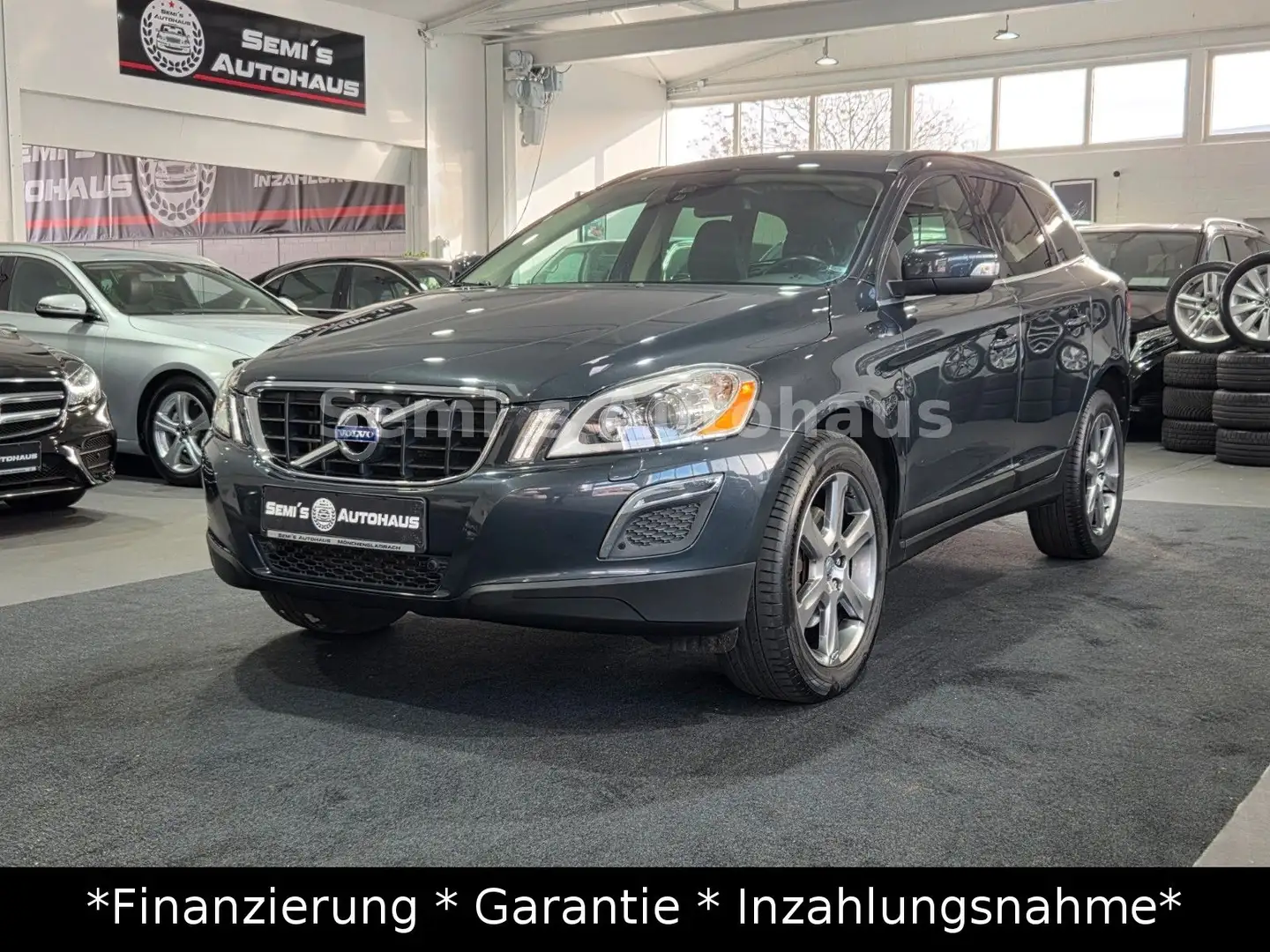 Volvo XC60 Momentum AWD 2.4D |Xenon|Leder|AHK Gris - 1