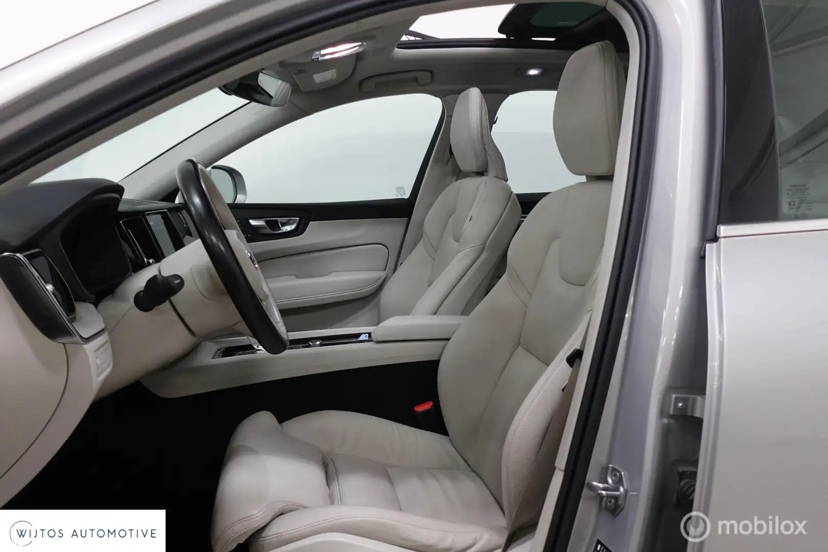 Volvo XC60 2.0 T8 Plug-in hybrid AWD Inscription, lucht, H/K Argent - 2