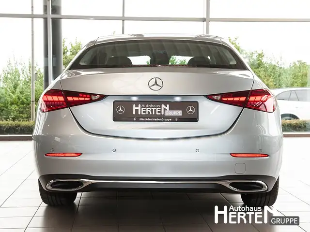 Mercedes-Benz C-Class view 4