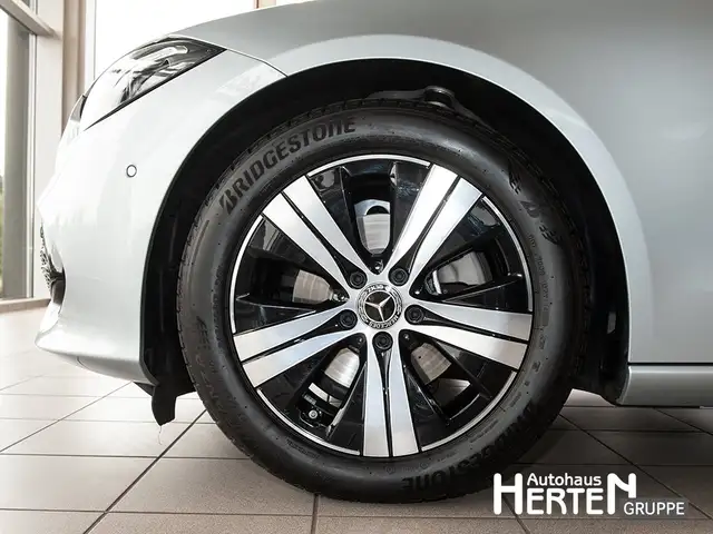 Mercedes-Benz C-Class view 5