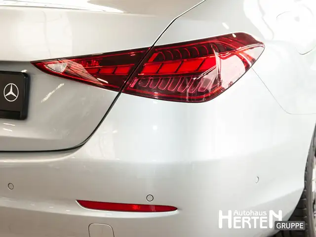 Mercedes-Benz C-Class view 14