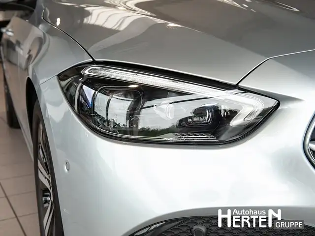Mercedes-Benz C-Class view 13