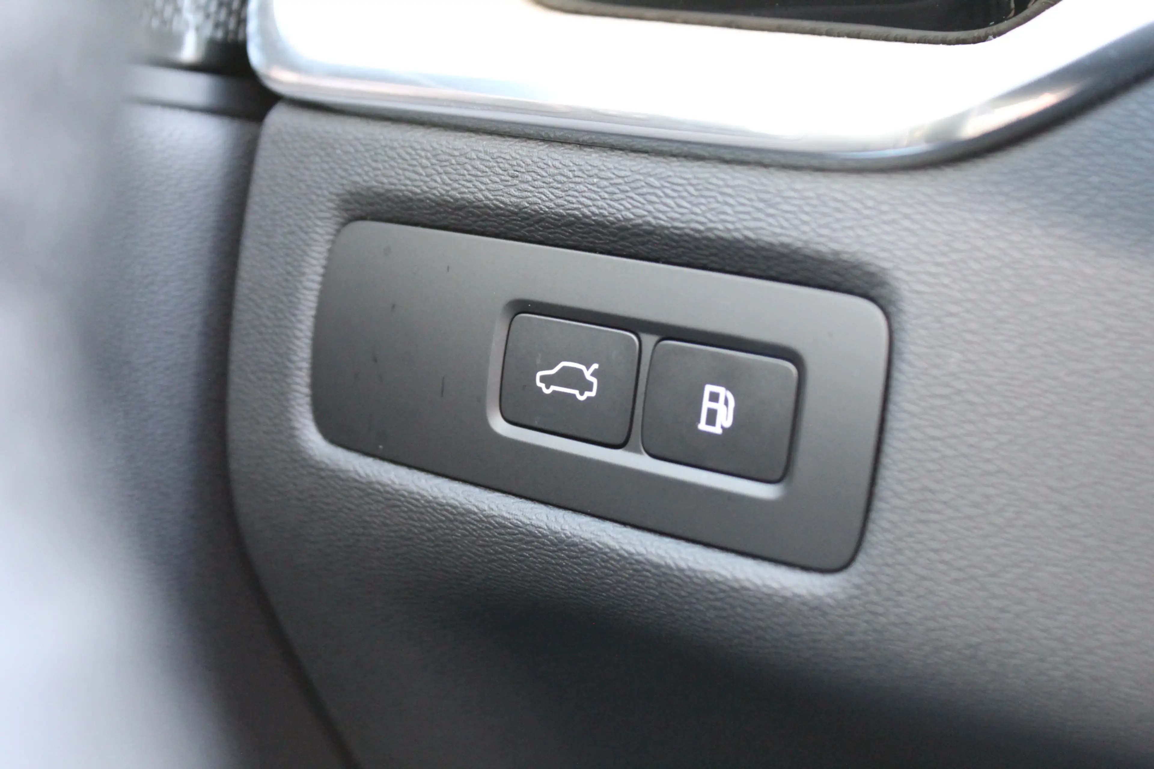 Volvo XC60 2.0 T6 Plug-in hybrid AWD Plus Dark | Luchtvering — photo 17