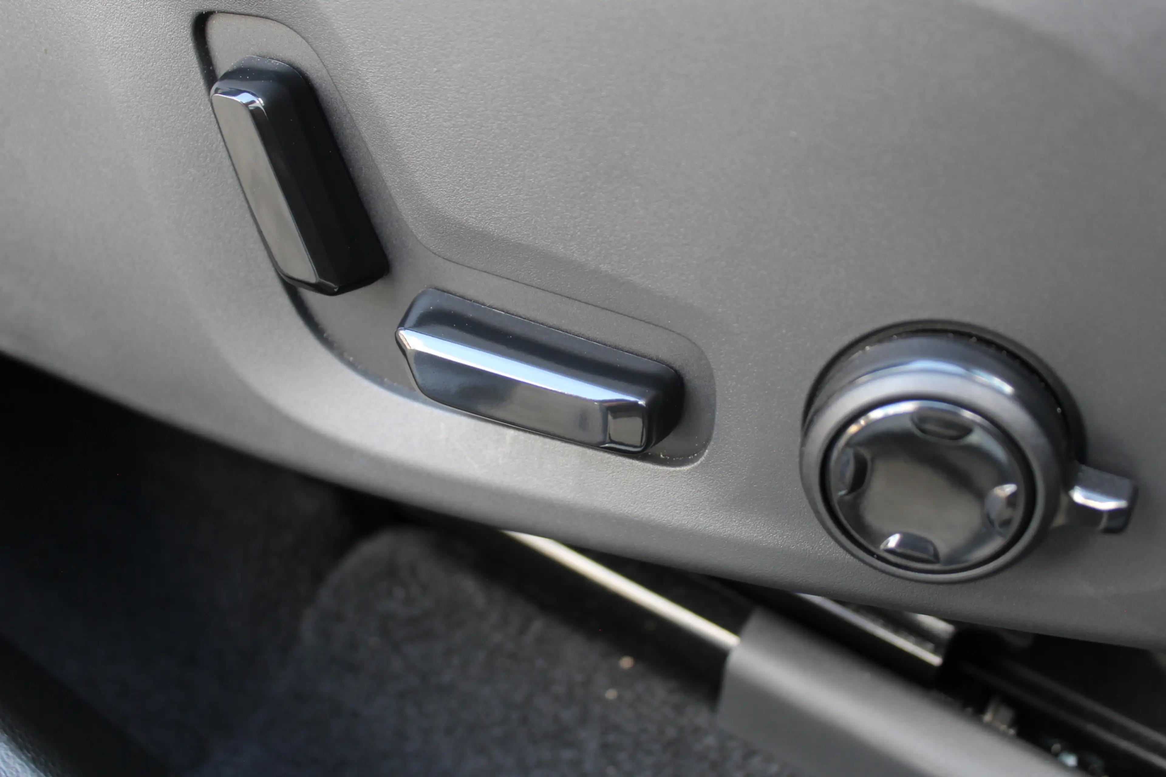 Volvo XC60 2.0 T6 Plug-in hybrid AWD Plus Dark | Luchtvering — photo 35