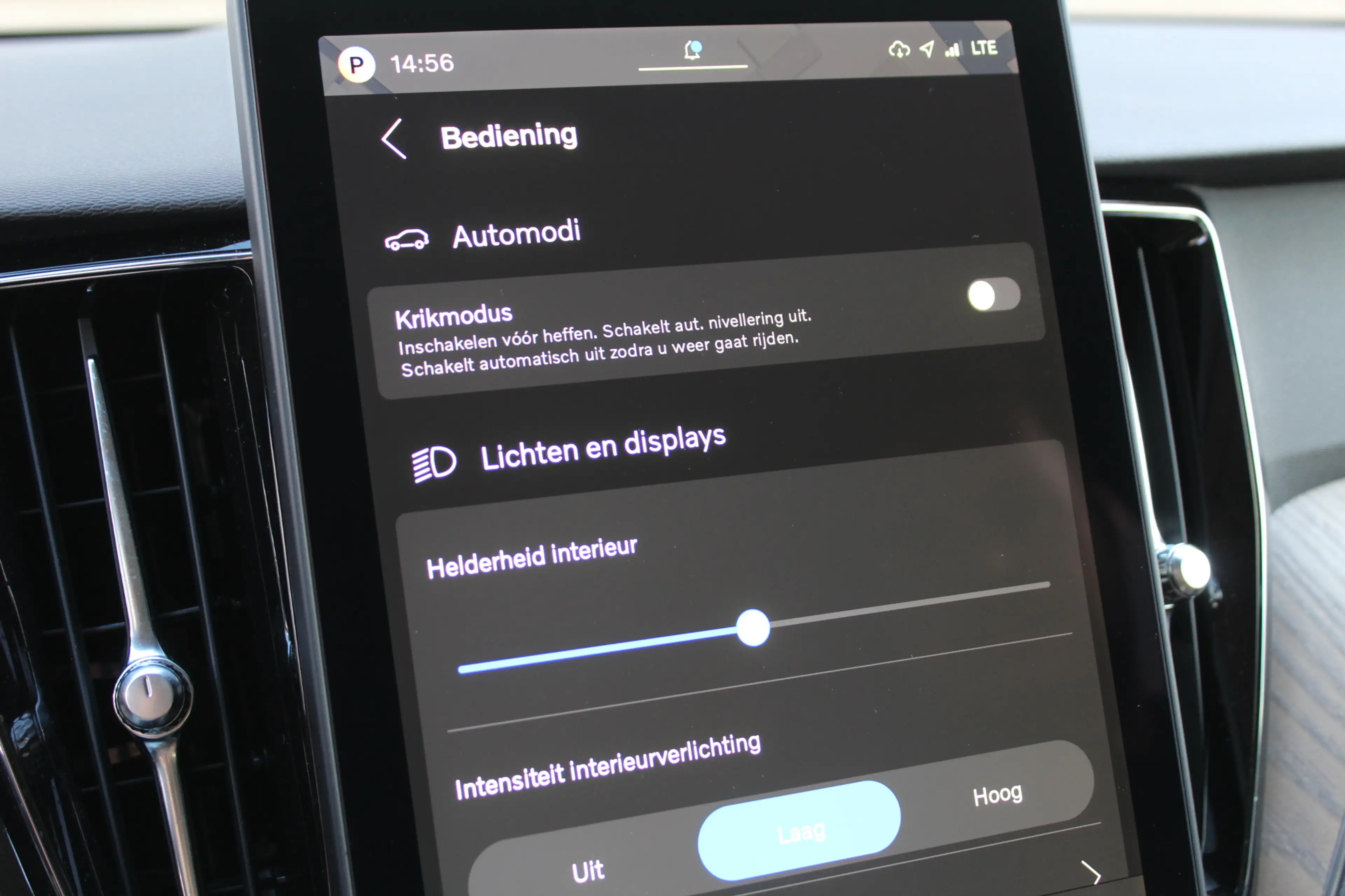 Volvo XC60 2.0 T6 Plug-in hybrid AWD Plus Dark | Luchtvering — photo 42