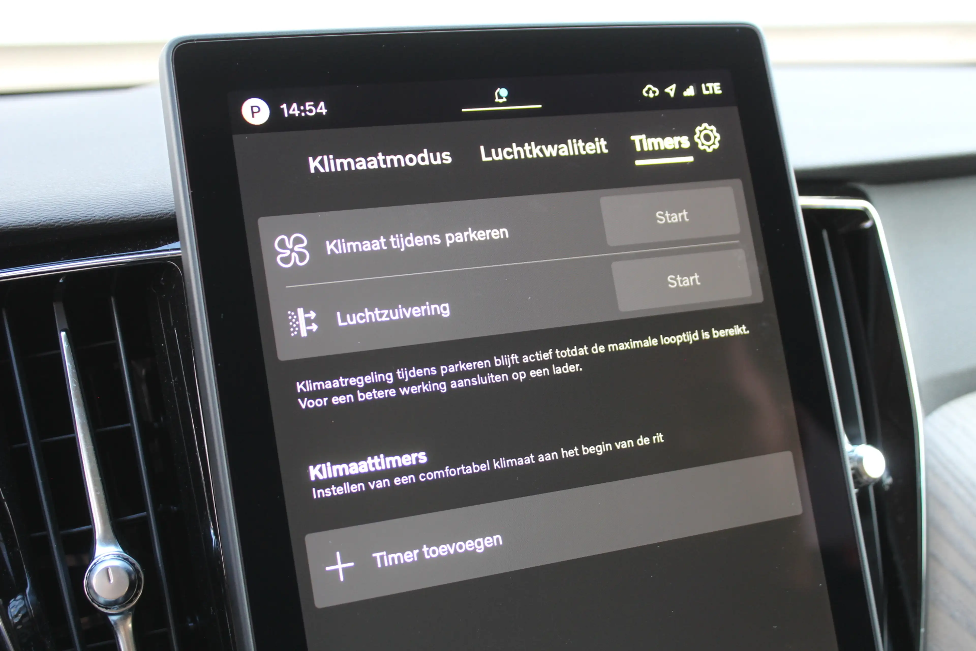Volvo XC60 2.0 T6 Plug-in hybrid AWD Plus Dark | Luchtvering — photo 28