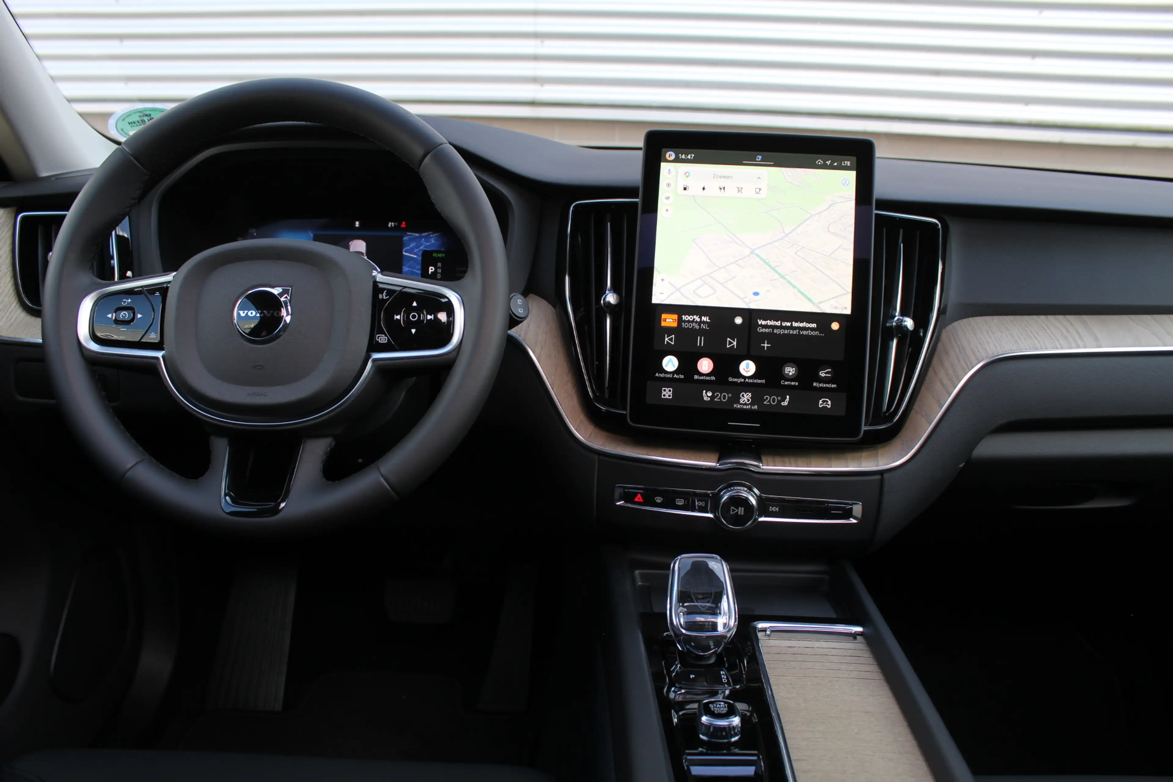 Volvo XC60 2.0 T6 Plug-in hybrid AWD Plus Dark | Luchtvering — photo 5