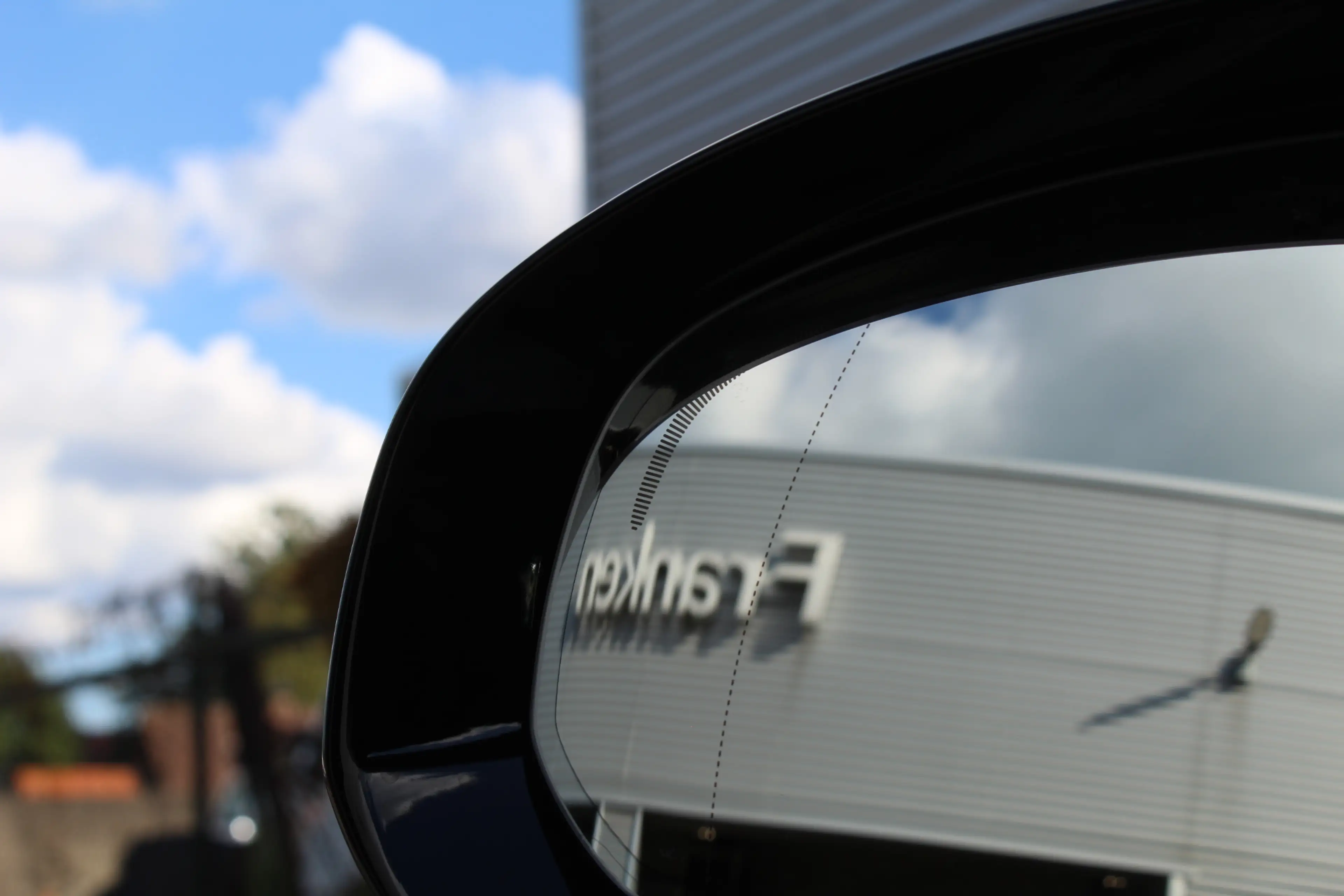 Volvo XC60 2.0 T6 Plug-in hybrid AWD Plus Dark | Luchtvering — photo 25