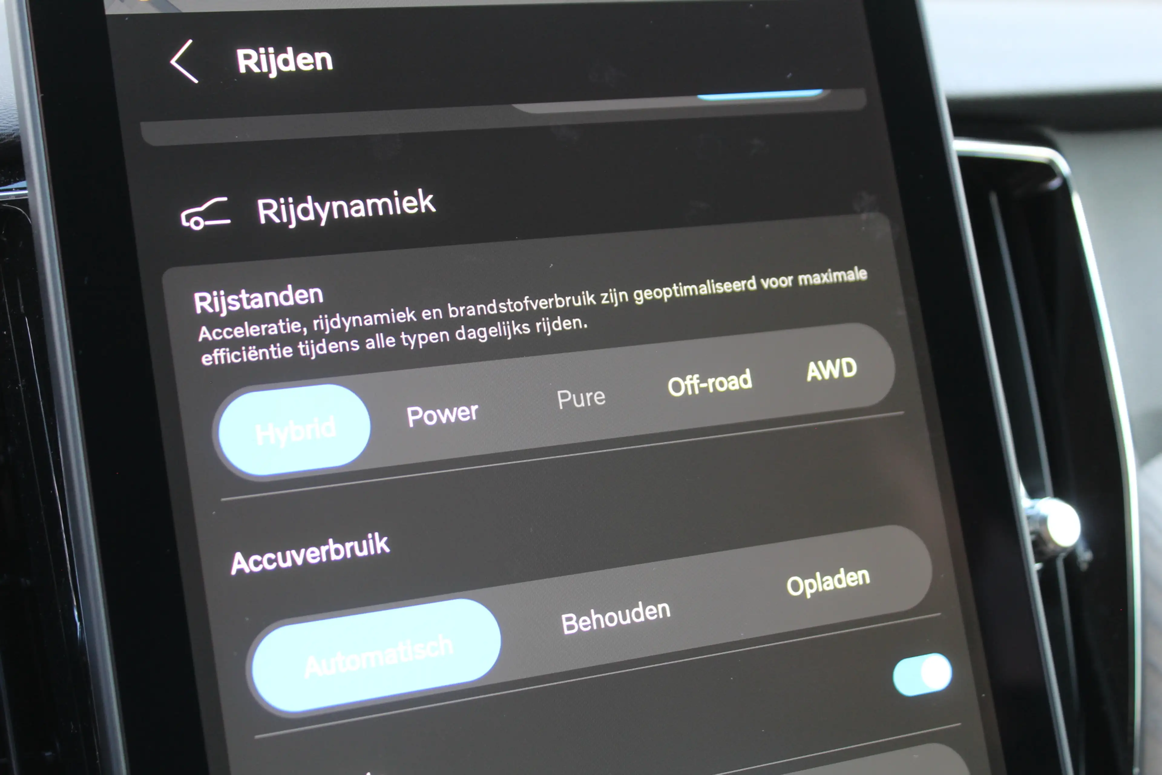 Volvo XC60 2.0 T6 Plug-in hybrid AWD Plus Dark | Luchtvering — photo 36