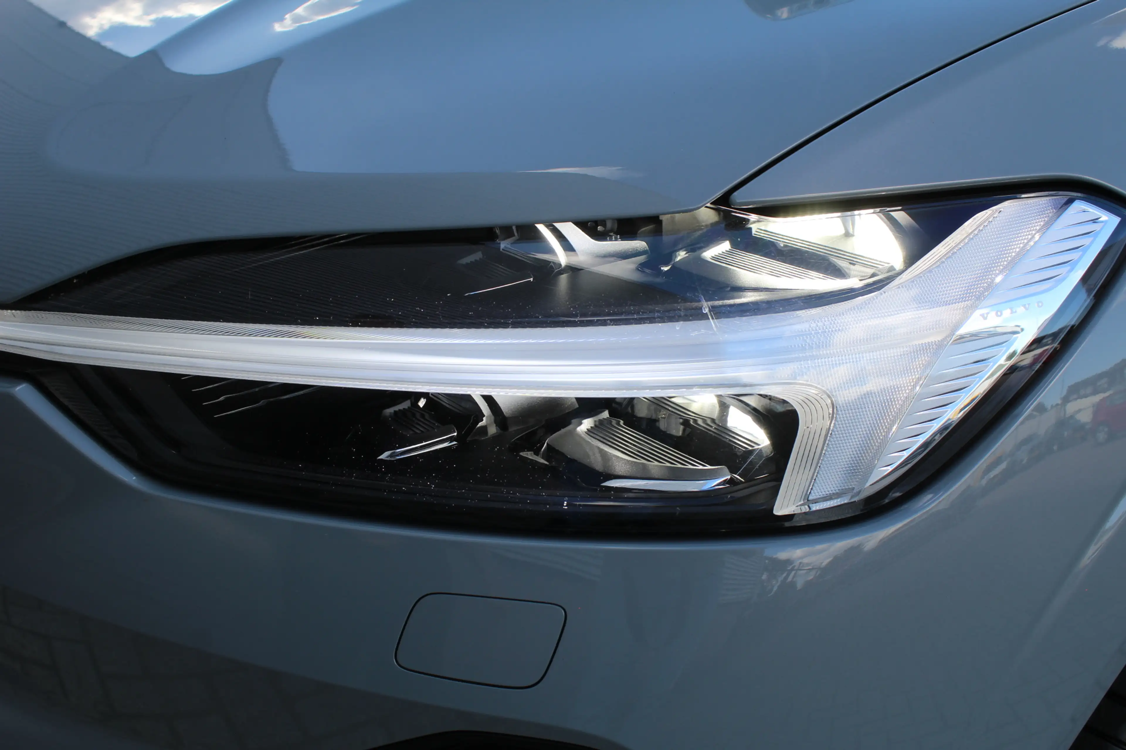 Volvo XC60 2.0 T6 Plug-in hybrid AWD Plus Dark | Luchtvering — photo 14