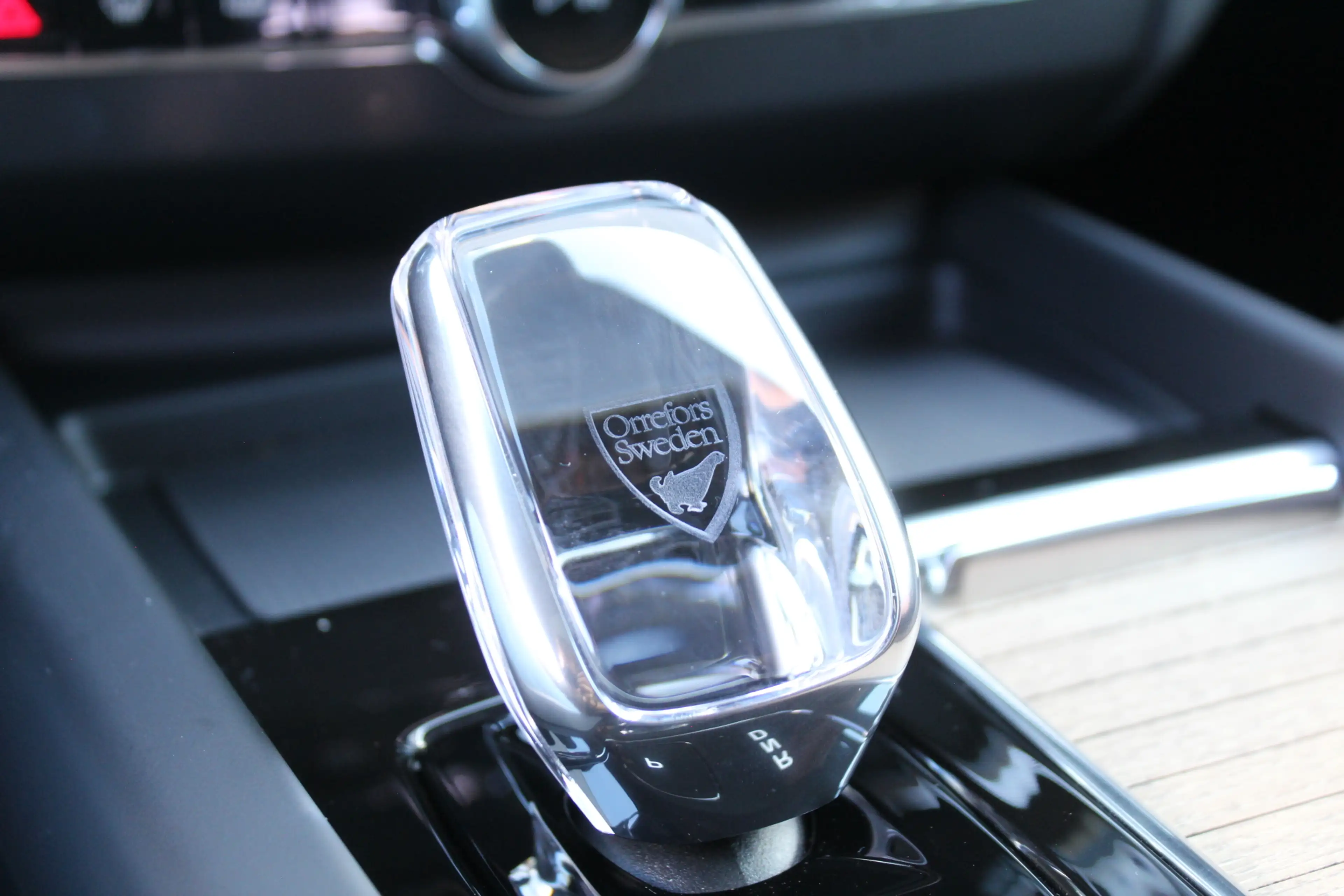 Volvo XC60 2.0 T6 Plug-in hybrid AWD Plus Dark | Luchtvering — photo 31