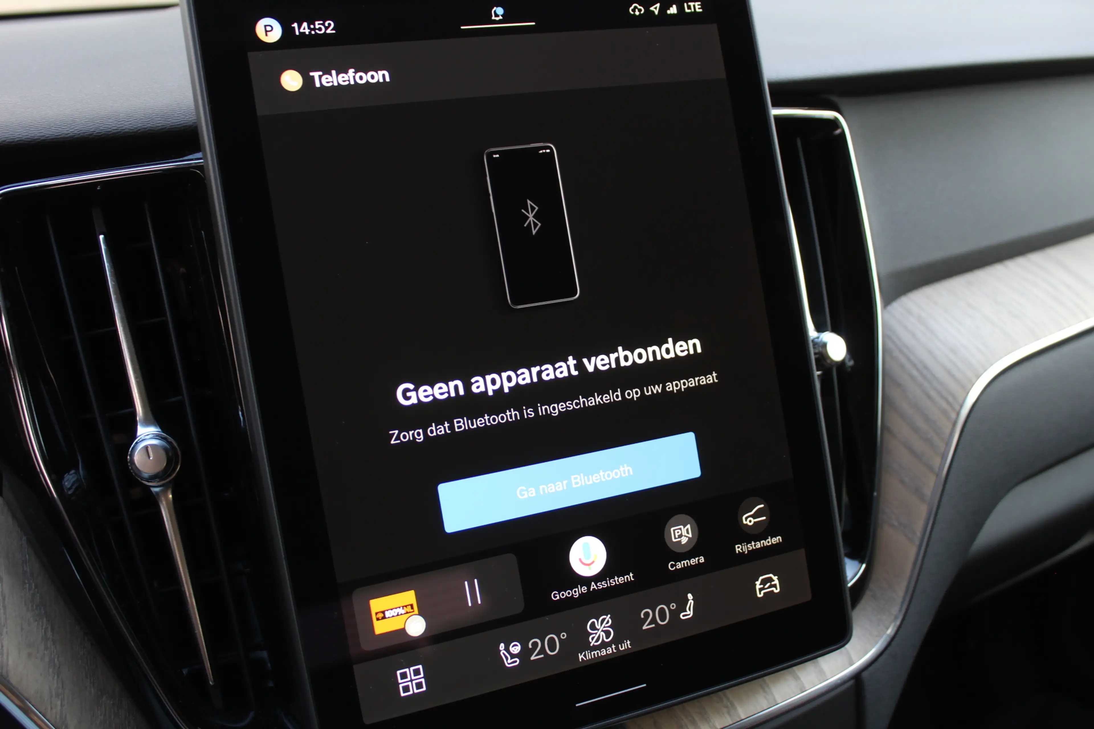 Volvo XC60 2.0 T6 Plug-in hybrid AWD Plus Dark | Luchtvering — photo 24