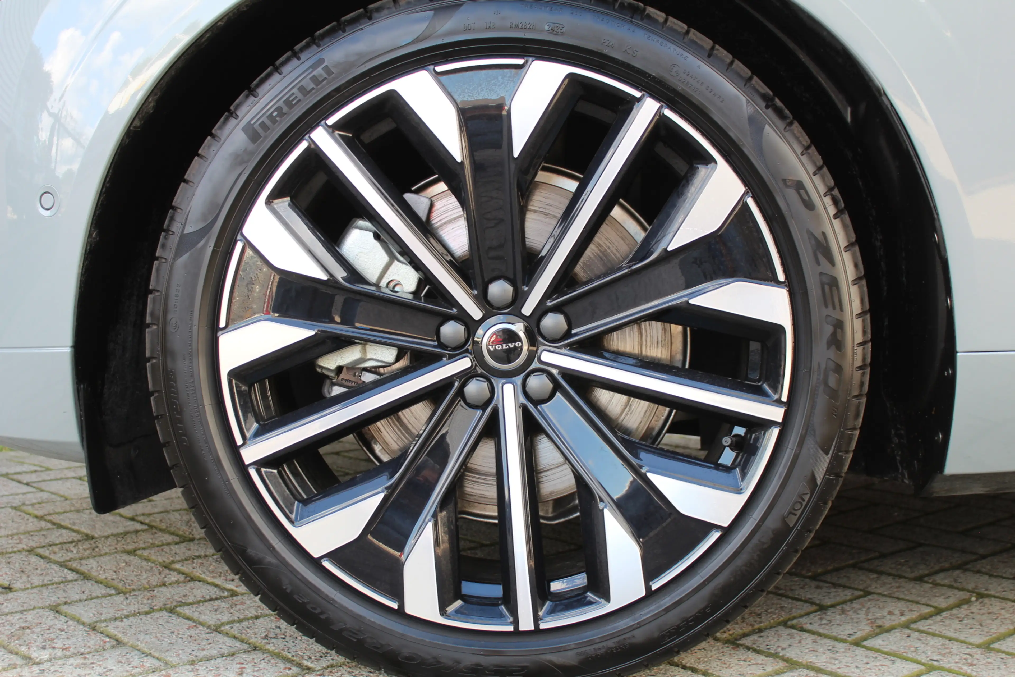 Volvo XC60 2.0 T6 Plug-in hybrid AWD Plus Dark | Luchtvering — photo 7