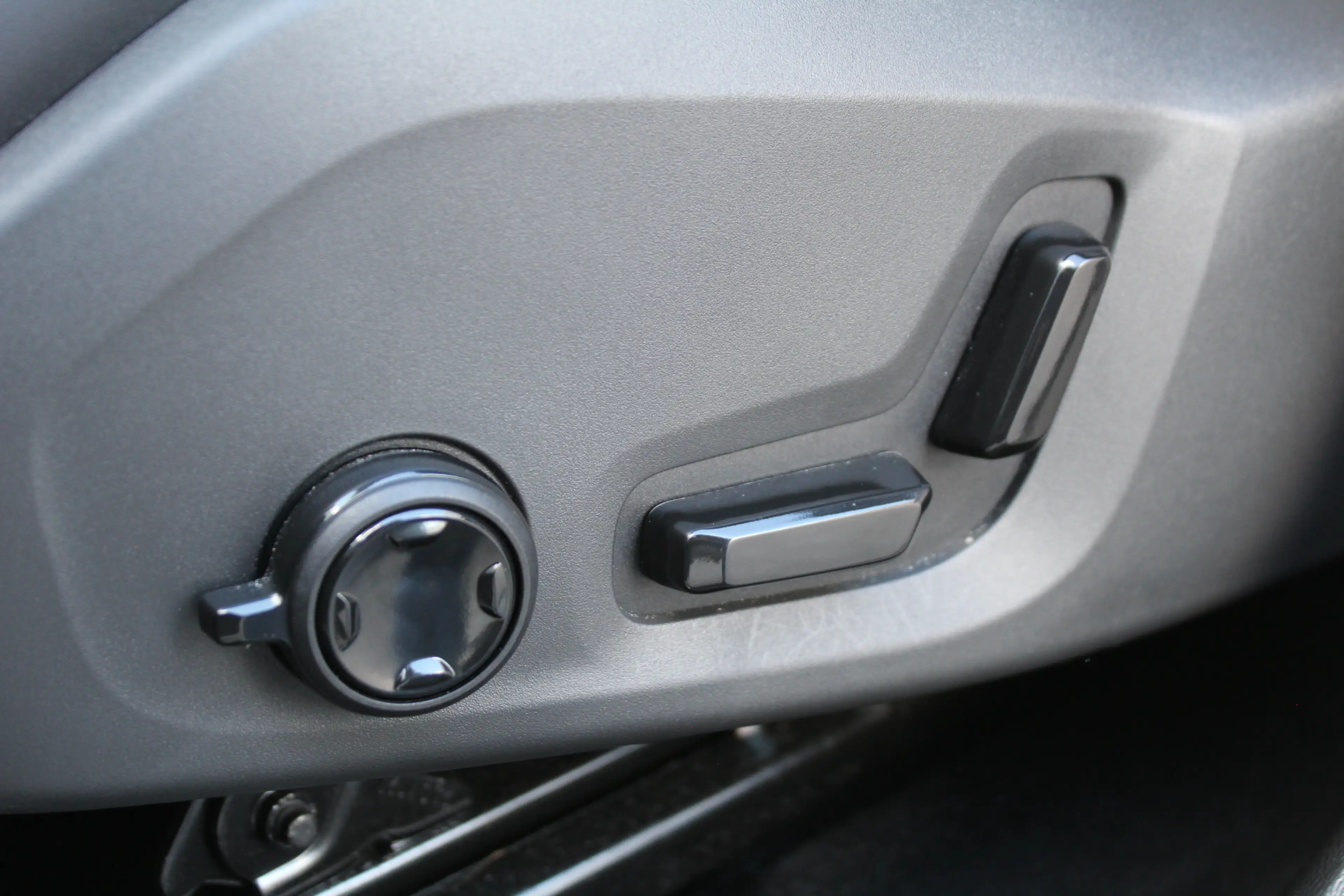 Volvo XC60 2.0 T6 Plug-in hybrid AWD Plus Dark | Luchtvering — photo 33