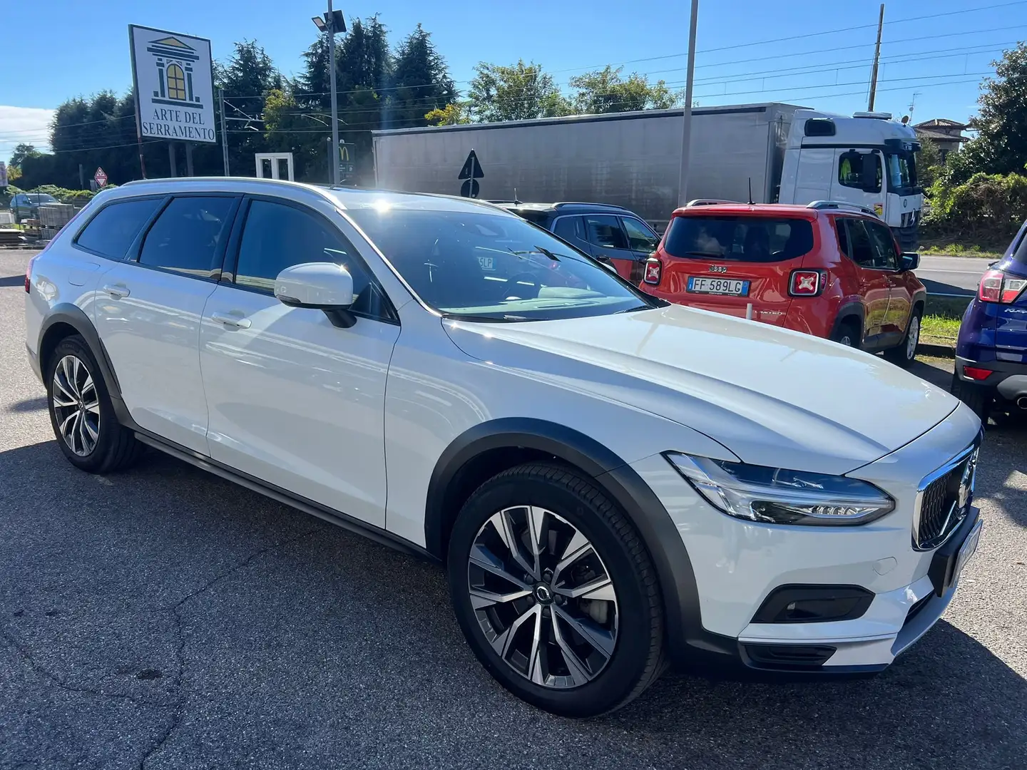 Volvo V90 Cross Country 2.0 b4 Business Pro Line awd auto*full optional* Bianco - 2