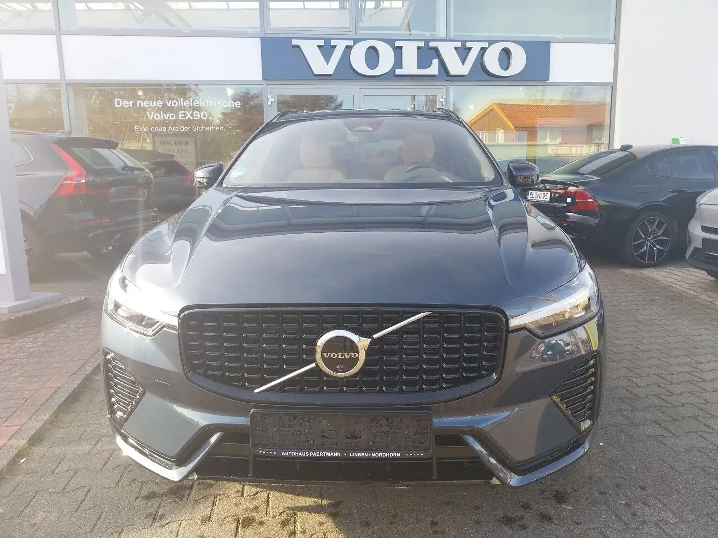 Volvo XC60 Plus Dark 2WD Blau - 2