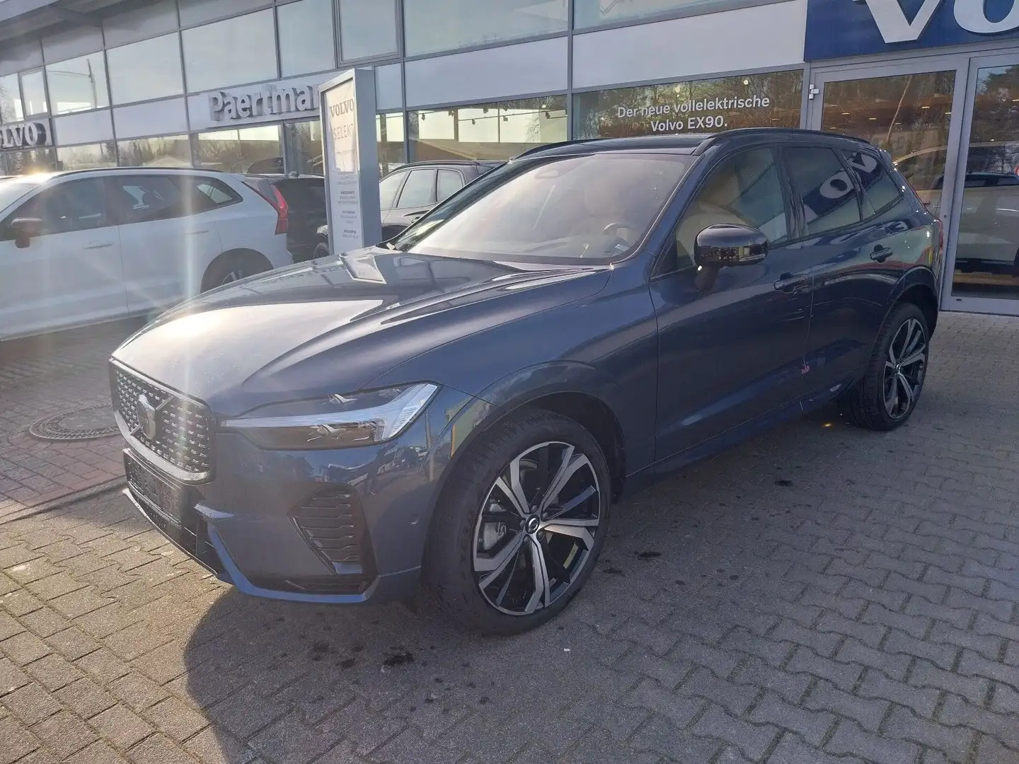 Volvo XC60 Plus Dark 2WD Blau - 1