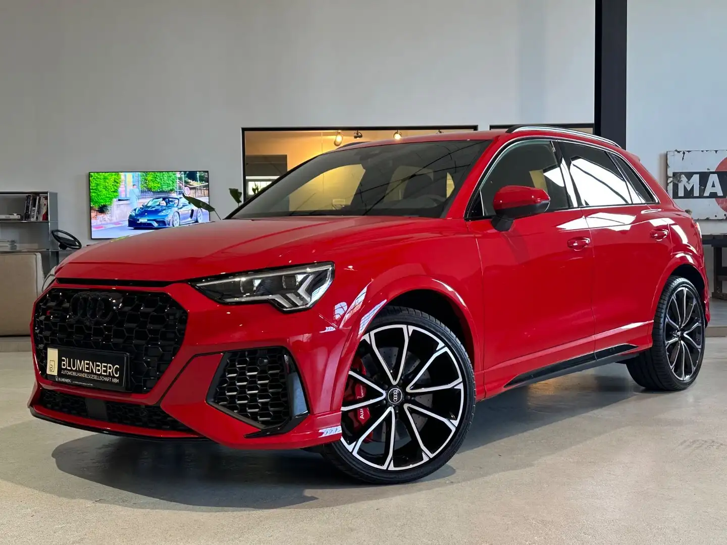 Audi RS Q3 2.5 TFSI quattro*Keramik*Pano,Matrix,B&O, Rot - 1