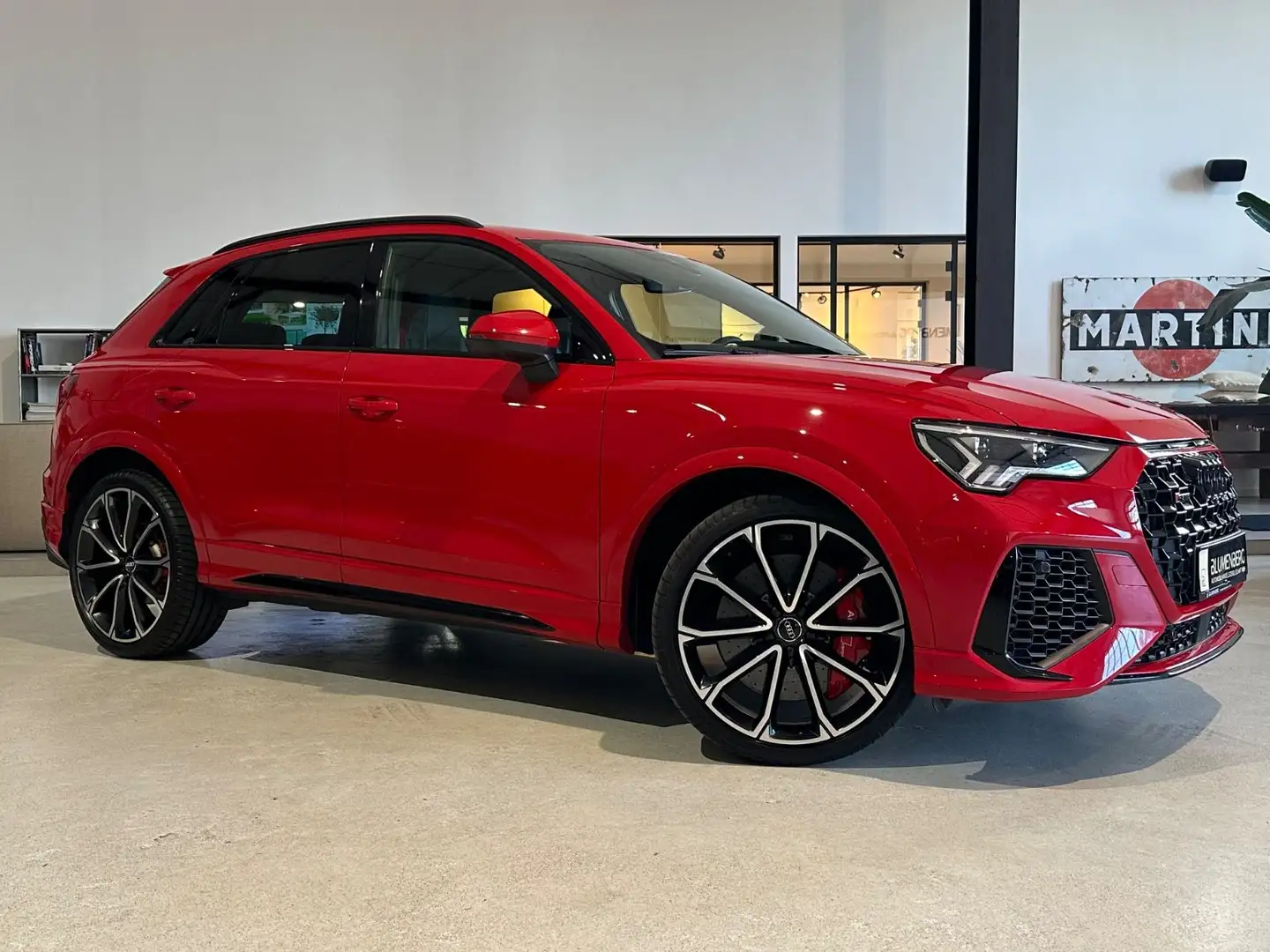 Audi RS Q3 2.5 TFSI quattro*Keramik*Pano,Matrix,B&O, Rot - 2