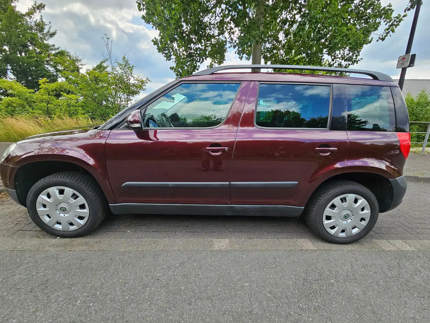 Skoda Yeti Yeti 1.2 TSI Active PLUS Edition, AHK, Wi+So-Reif. Rot - 2