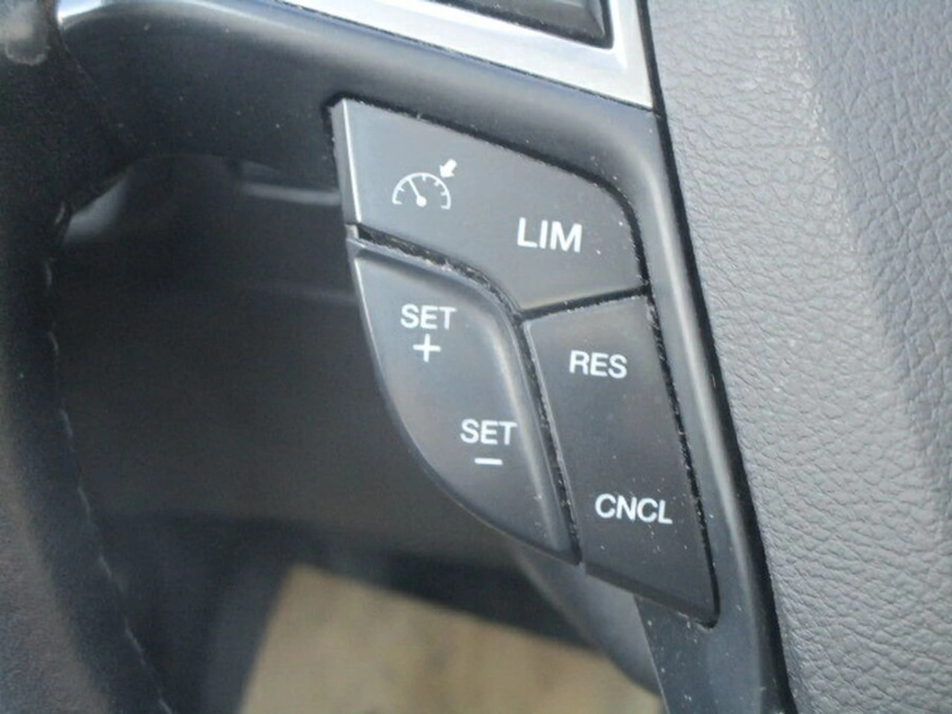 Ford Mondeo Titanium — photo 10