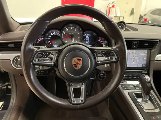 Porsche 911 view 7