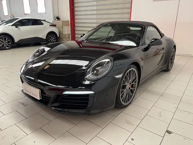 Porsche 911 view 6