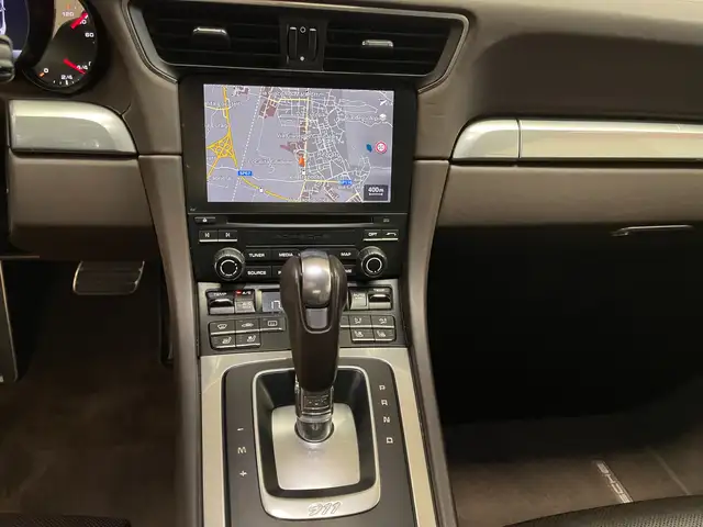 Porsche 911 view 13