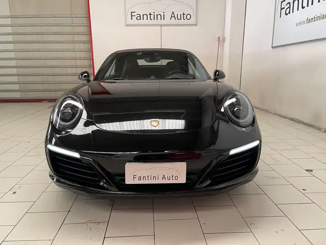 Porsche 911 view 10